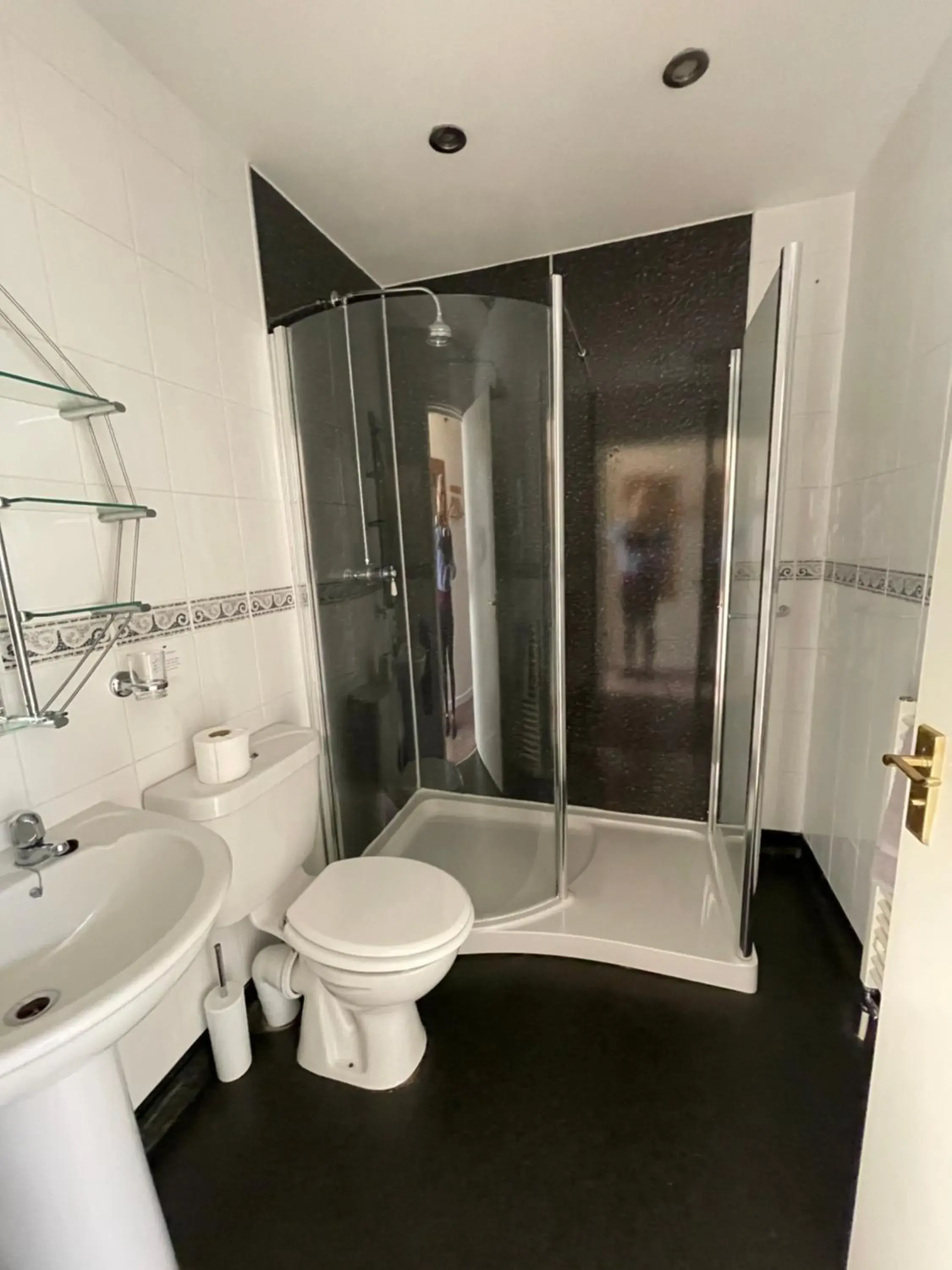 Shower, Bathroom in Station House, Dartmoor and Coast located, Village centre Hotel