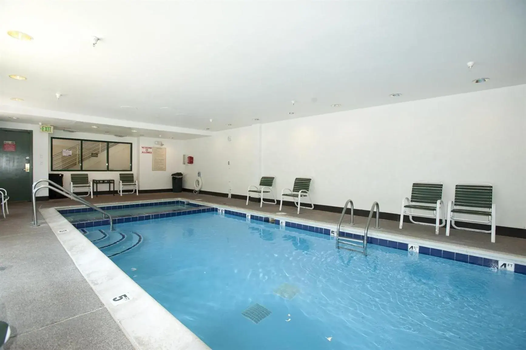 Swimming pool in Gateway Mountain Lodge by Keystone Resort Swimming pool in Gateway Mountain Lodge by Keystone Resort