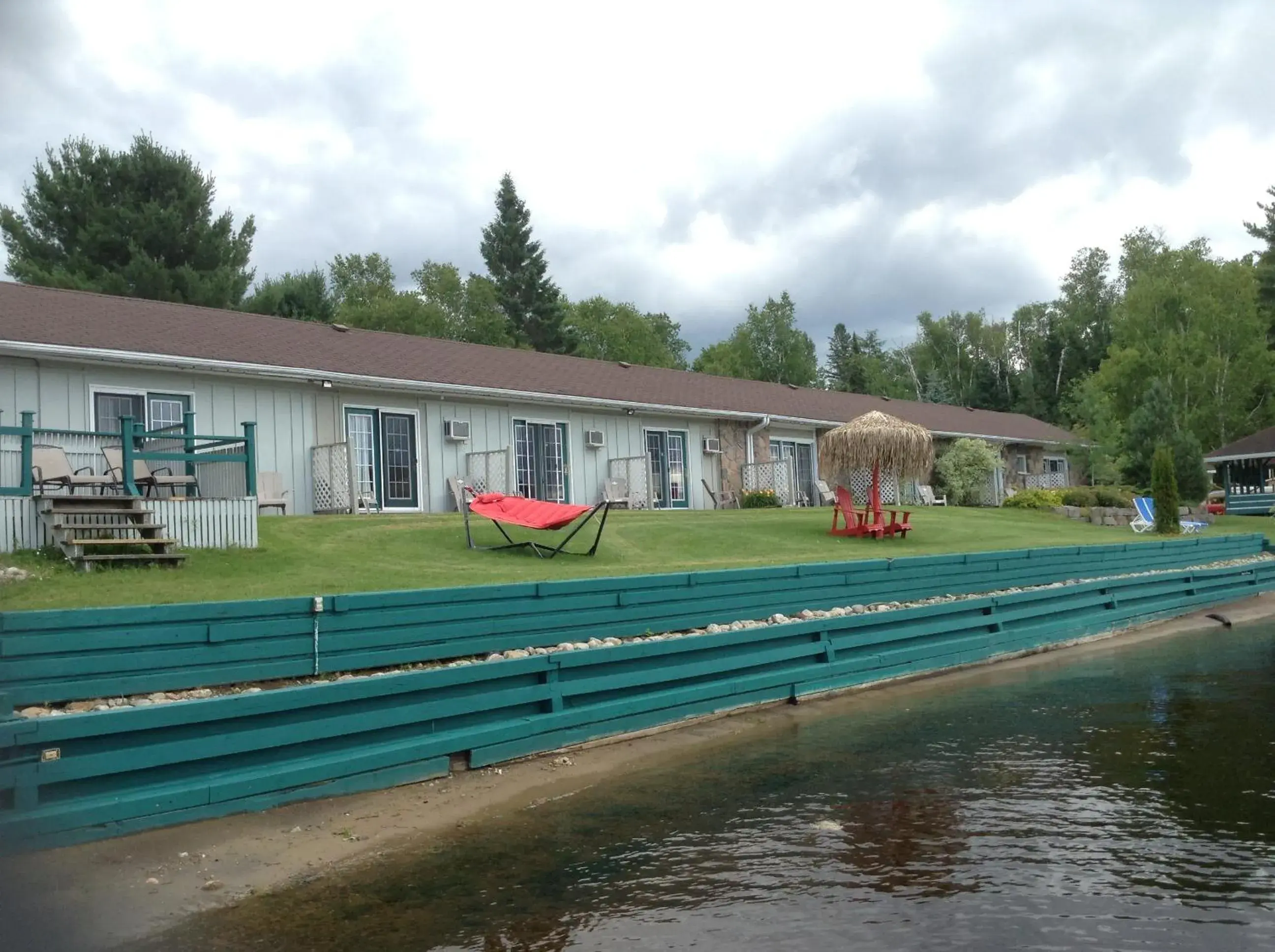 Facade/entrance, Property Building in Algonquin Lakeside Inn