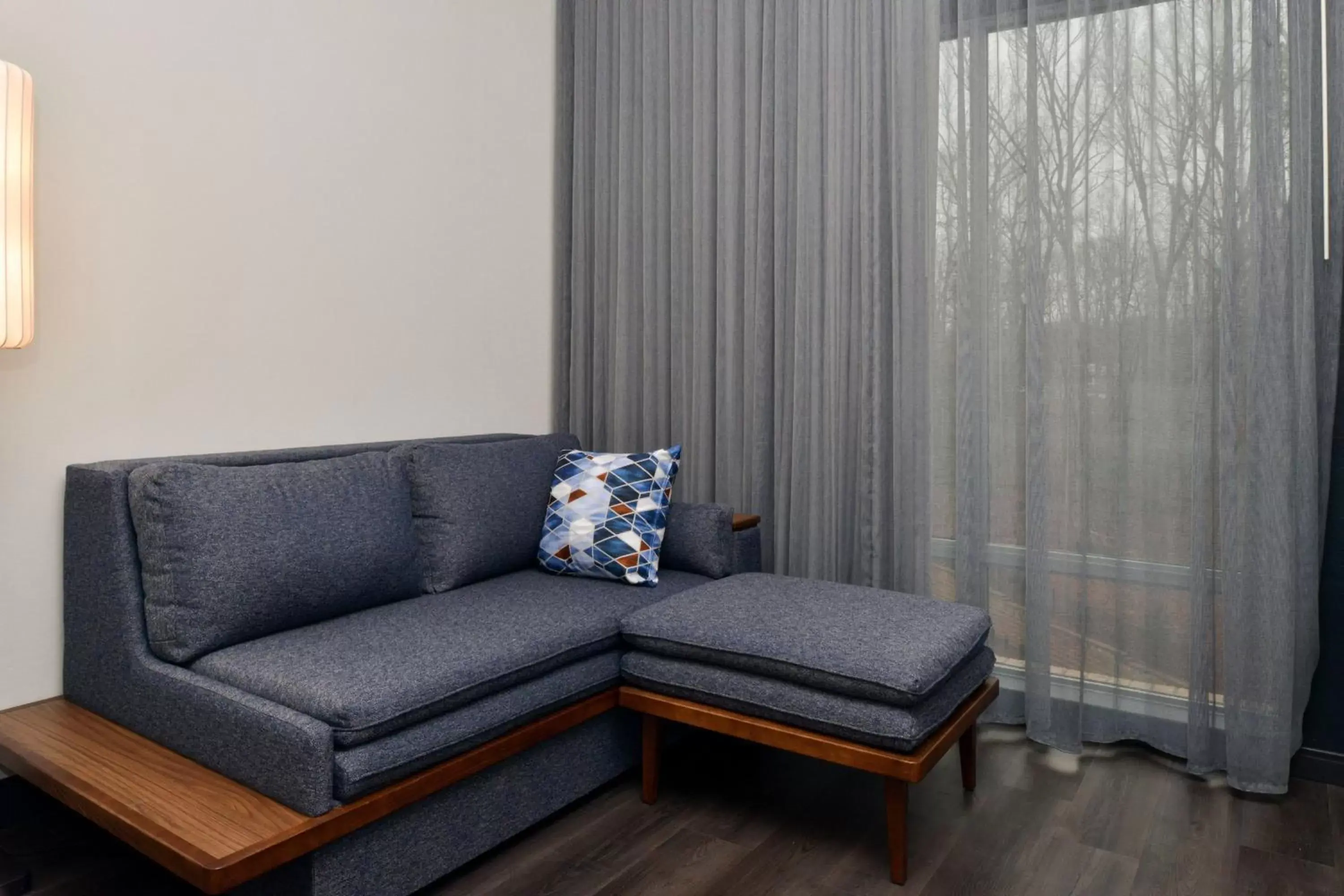 Photo of the whole room, Seating Area in Courtyard by Marriott Raleigh Cary Crossroads