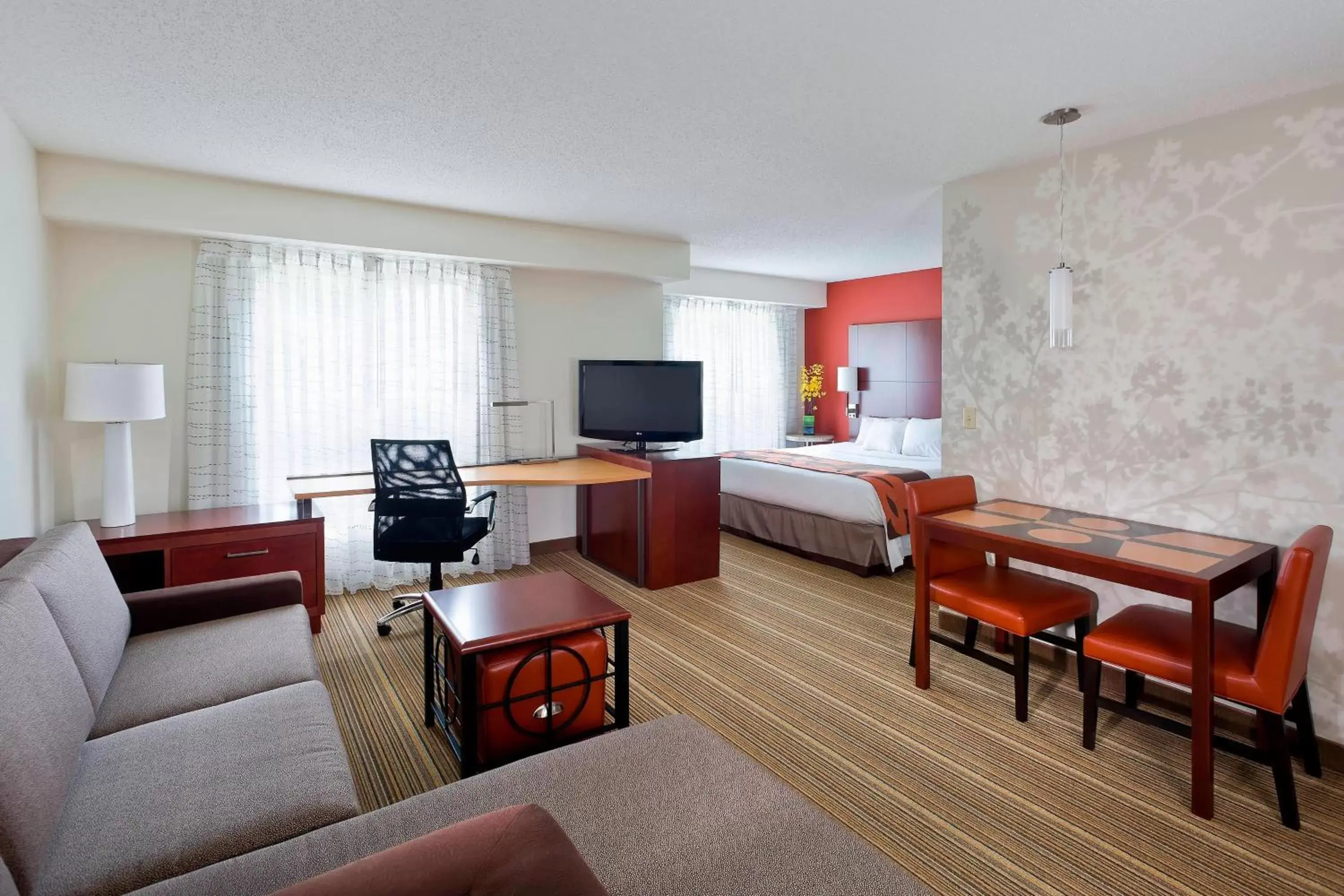 Photo of the whole room, Seating Area in Residence Inn by Marriott Cedar Rapids
