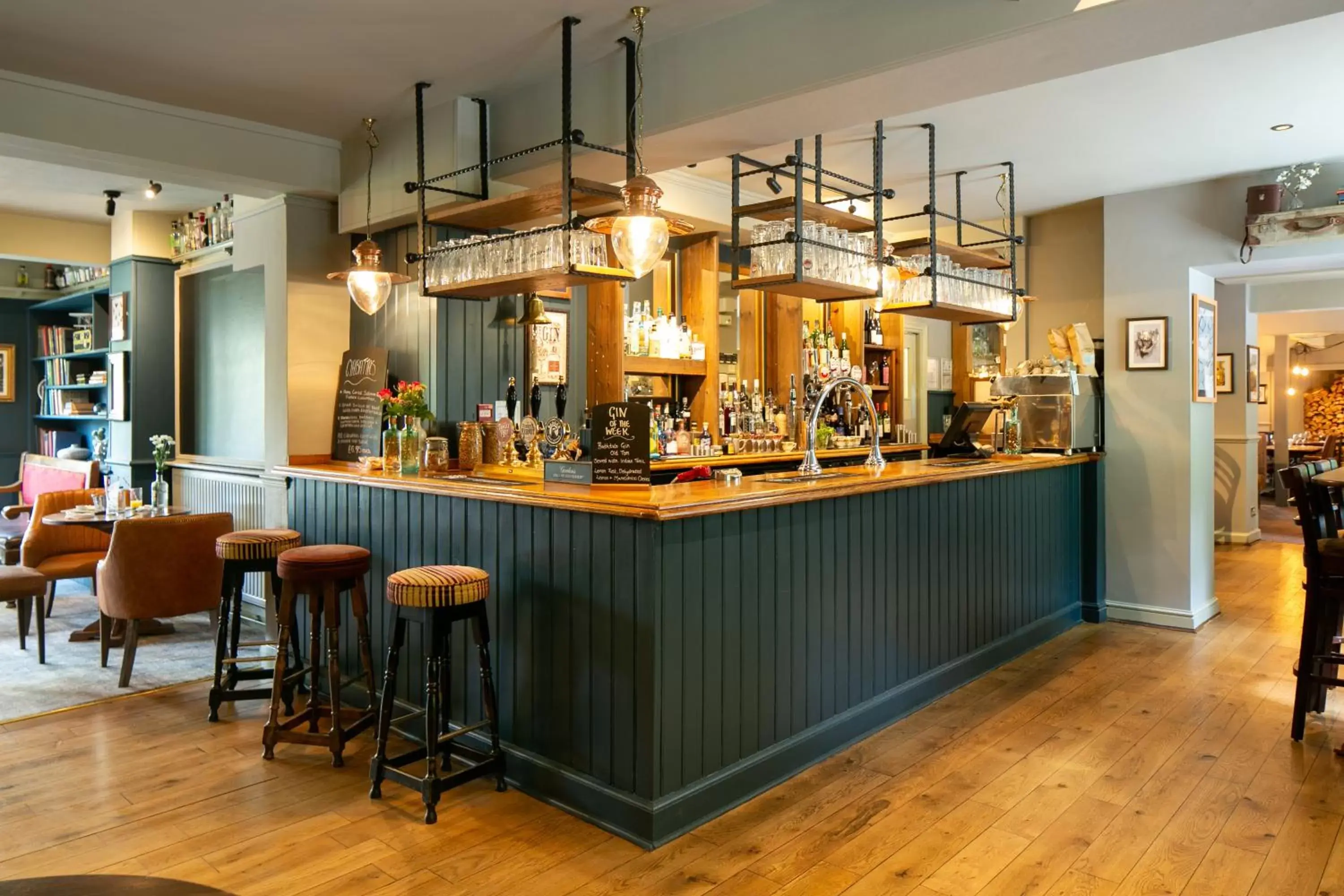 Lounge or bar, Restaurant/Places to Eat in The Cowdray Arms
