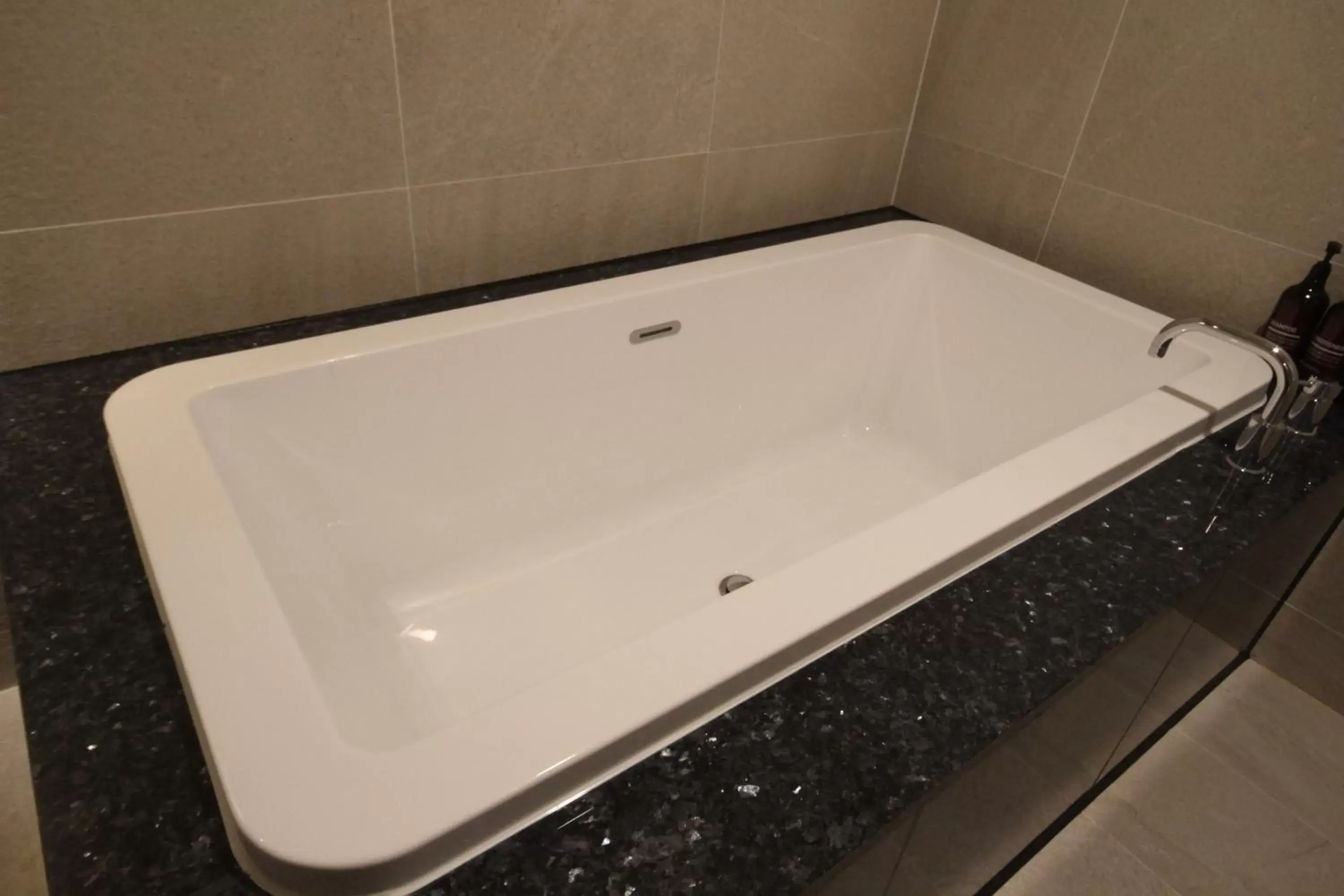 Hot Tub, Bathroom in Hotel Eco stay