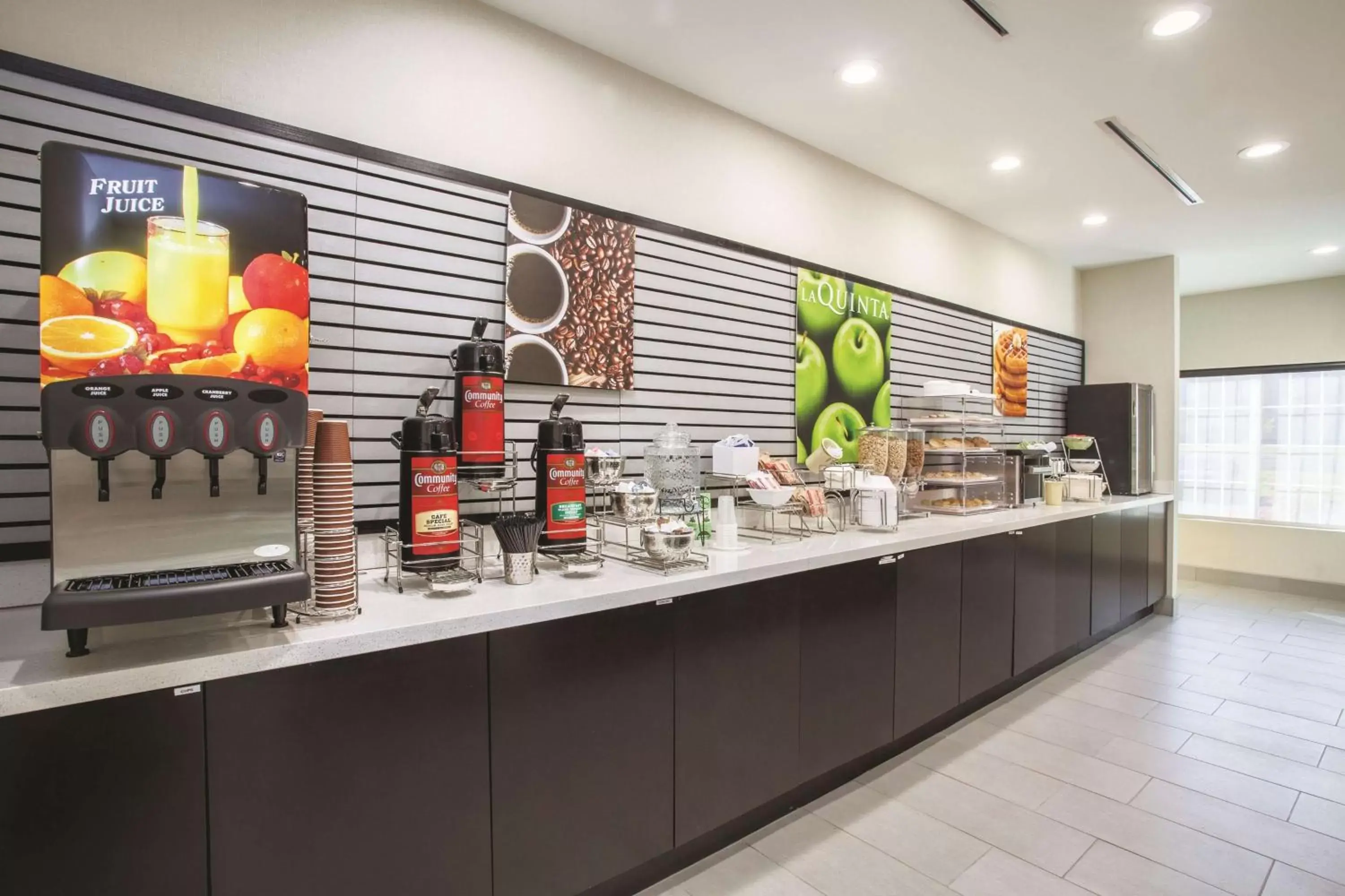 Restaurant/places to eat in La Quinta by Wyndham Cullman Restaurant/places to eat in La Quinta by Wyndham Cullman