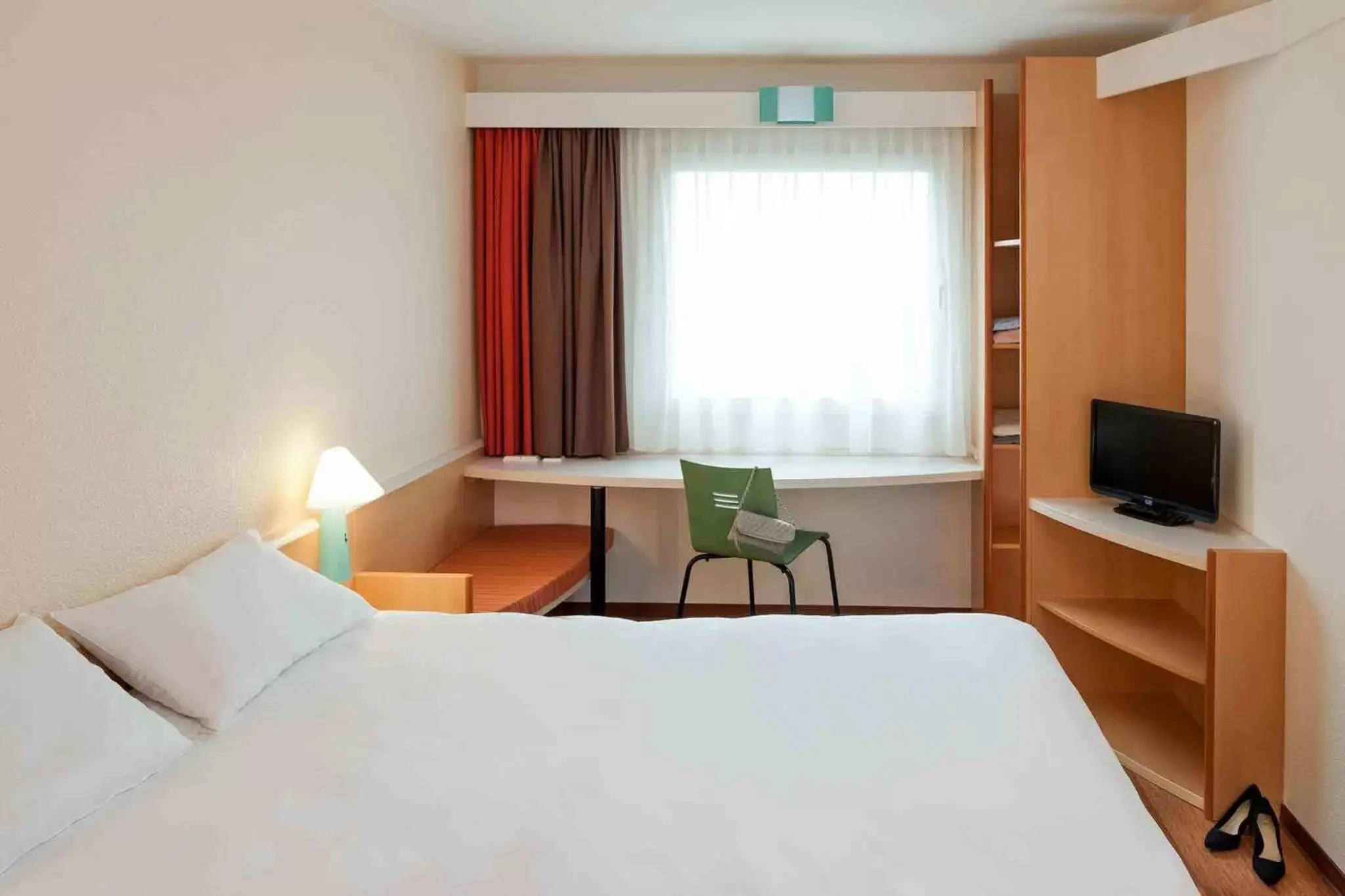 Bed in ibis Hotel Stuttgart City