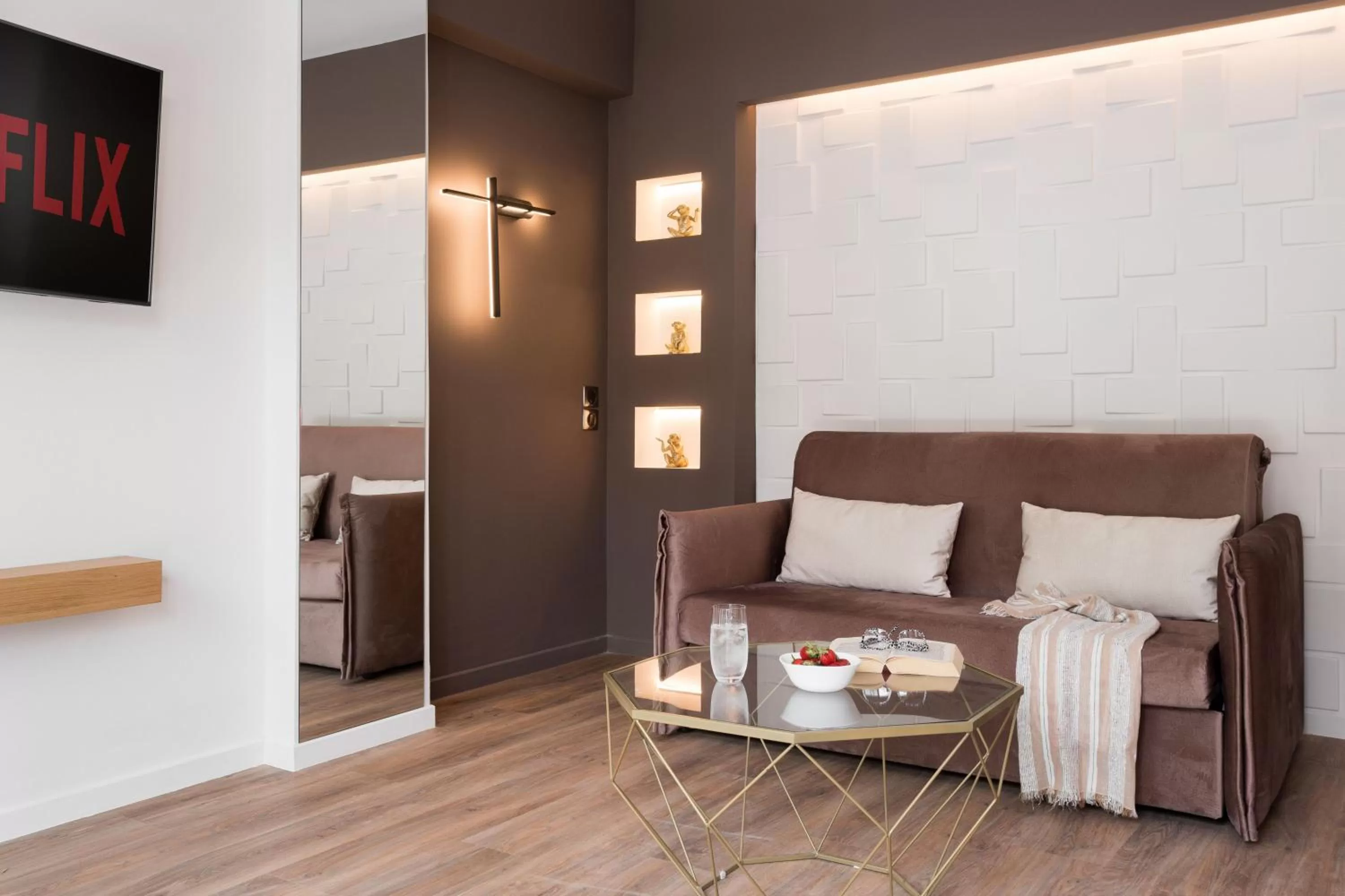 TV and multimedia in LUX&EASY Athens Downtown Apartments