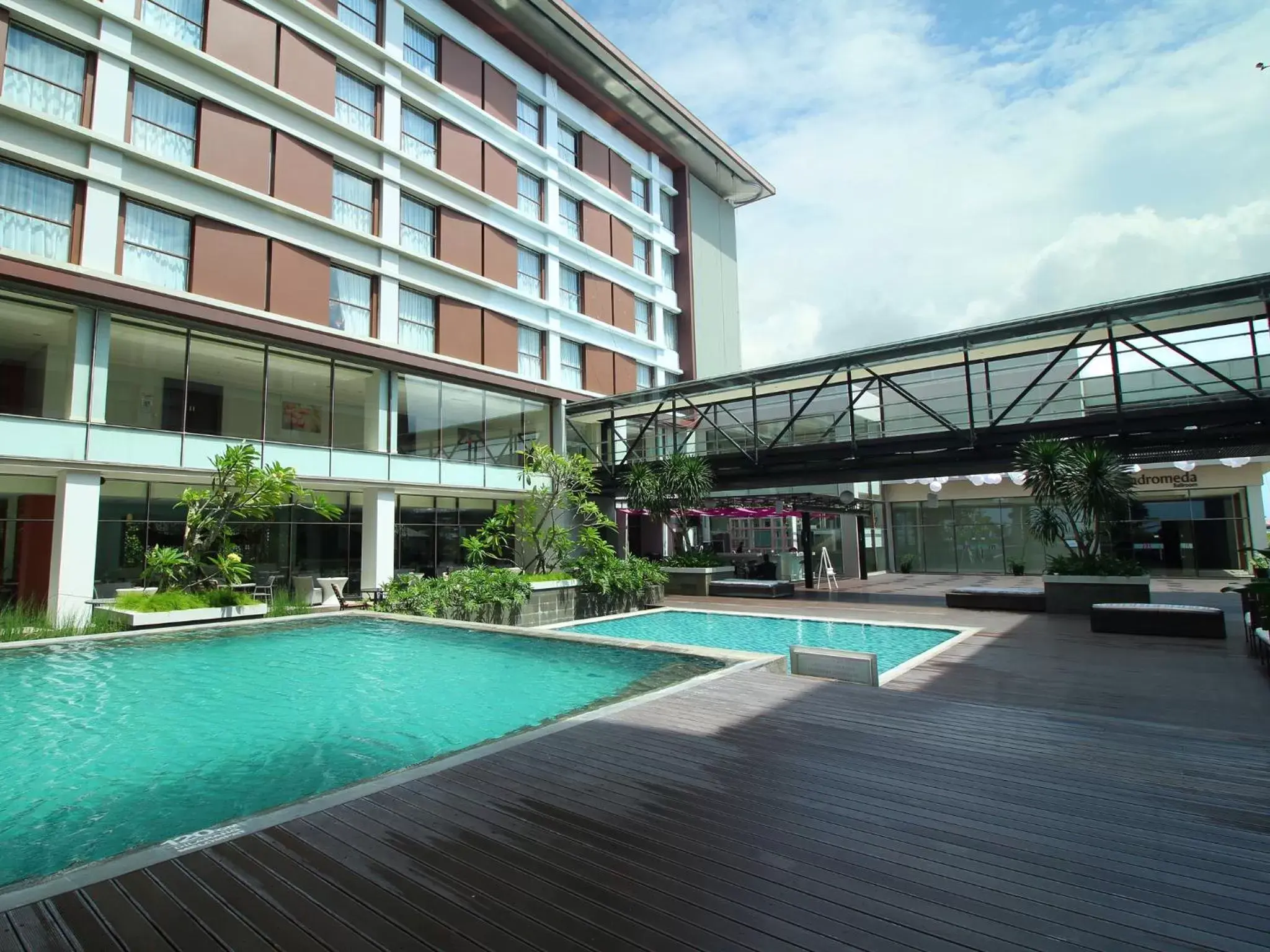 Swimming pool, Property Building in Mercure Padang