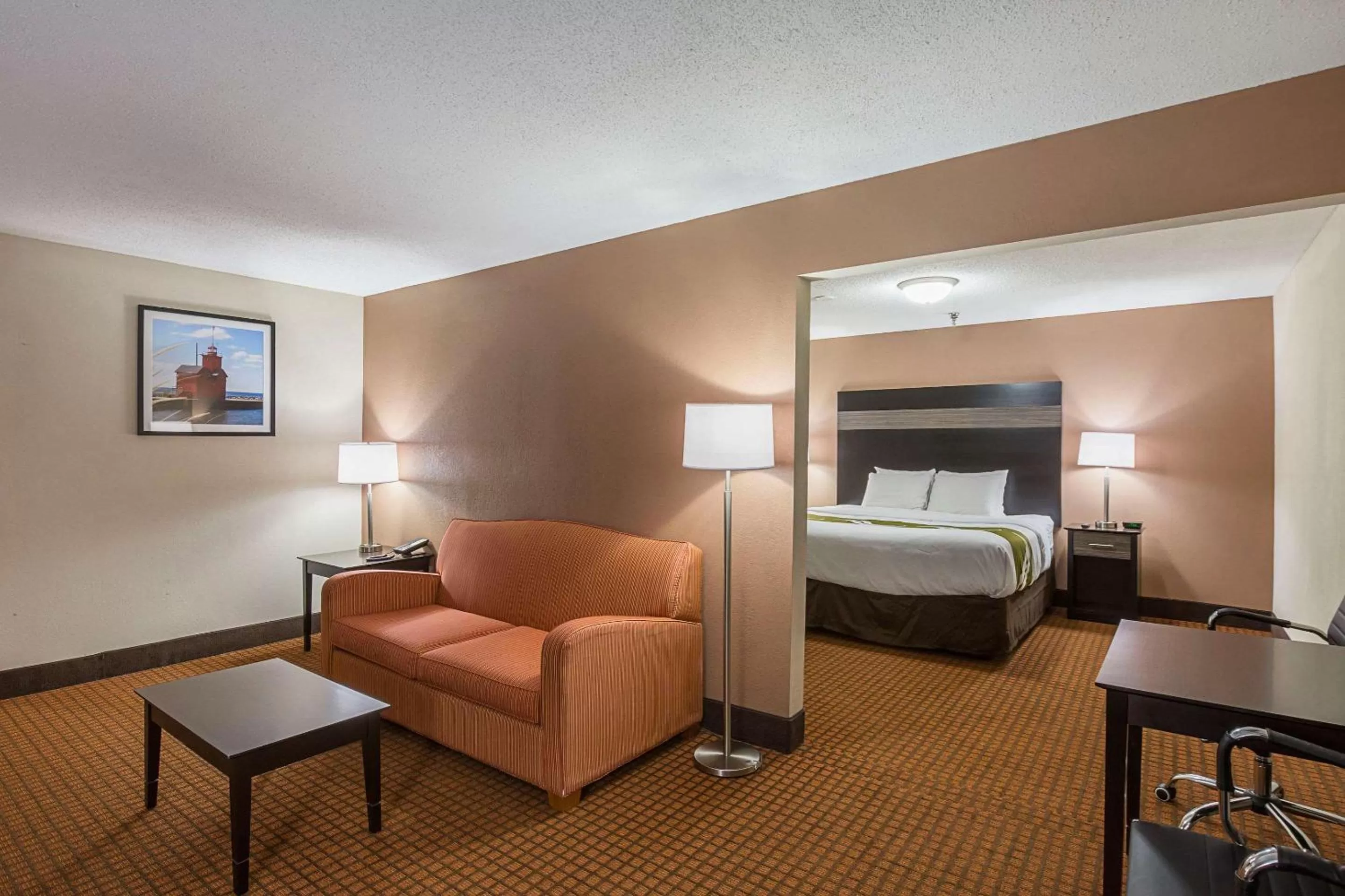 Photo of the whole room, Bed in Quality Inn & Suites Holland