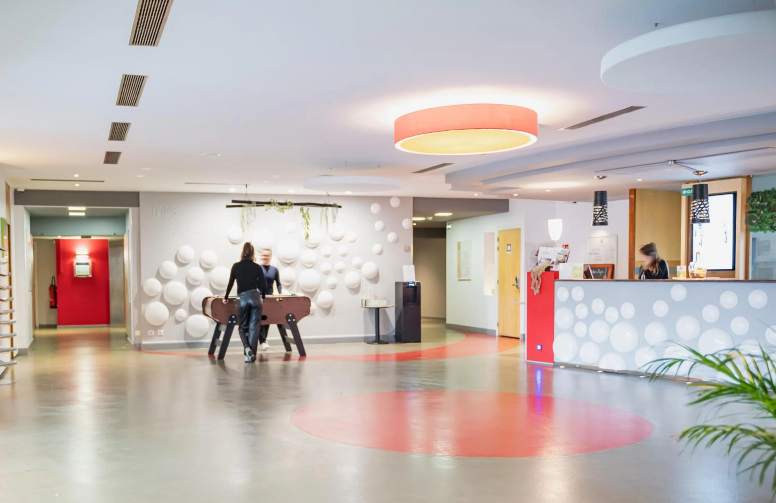 Lobby or reception in ibis Styles Lyon Sud Vienne
