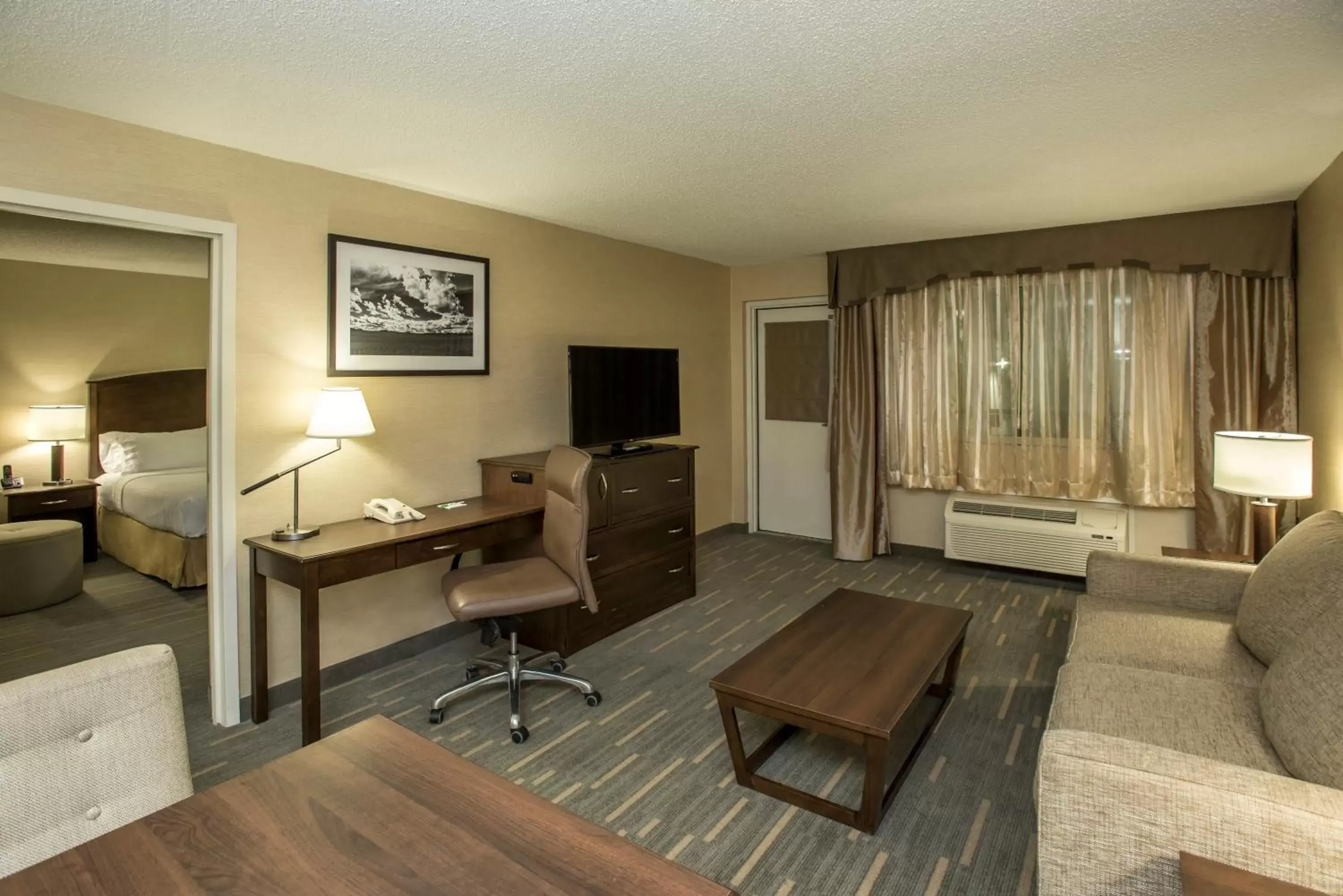 Photo of the whole room, Seating Area in Holiday Inn Lethbridge, an IHG Hotel