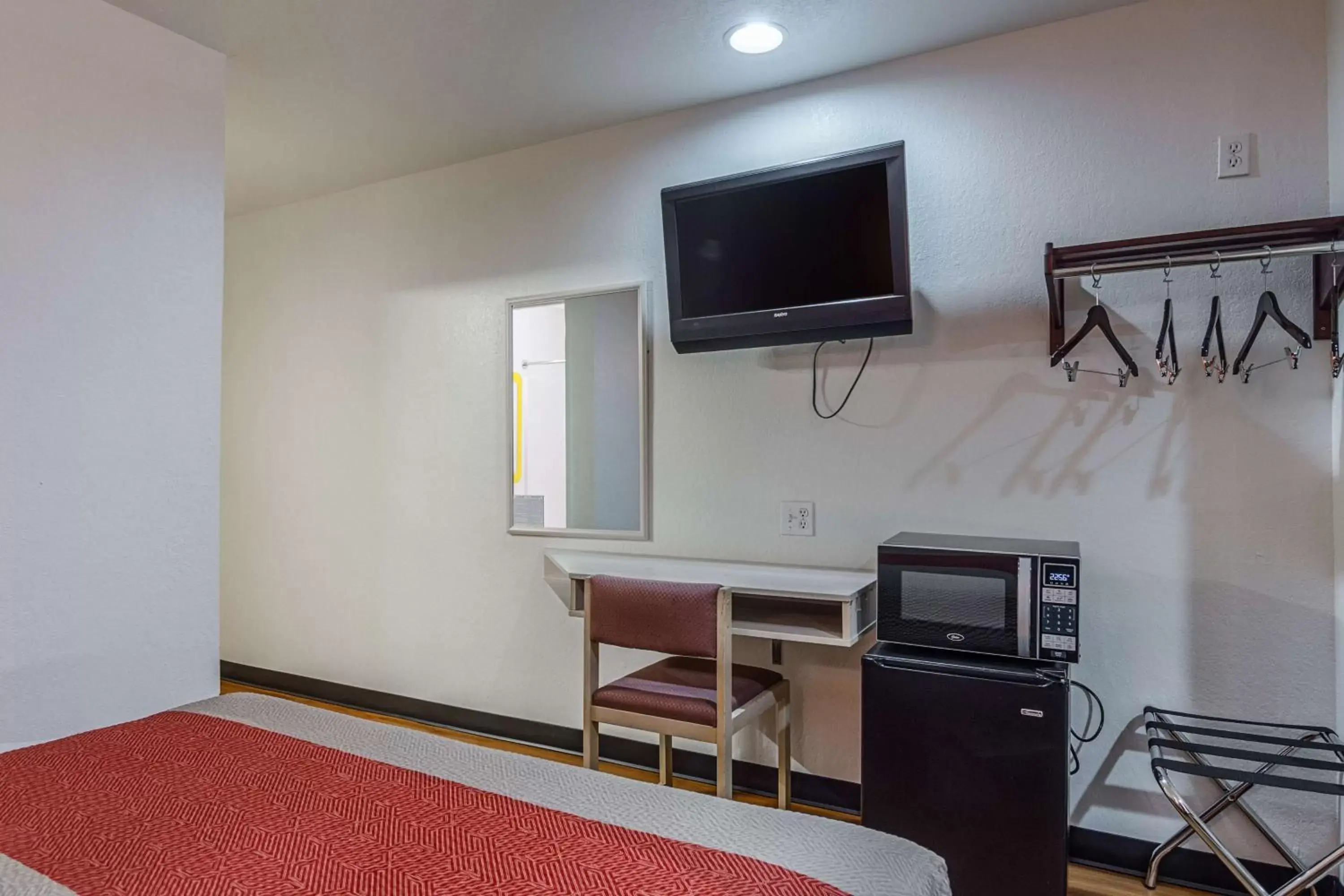 Photo of the whole room, TV/Entertainment Center in Motel 6-Mcalester, OK
