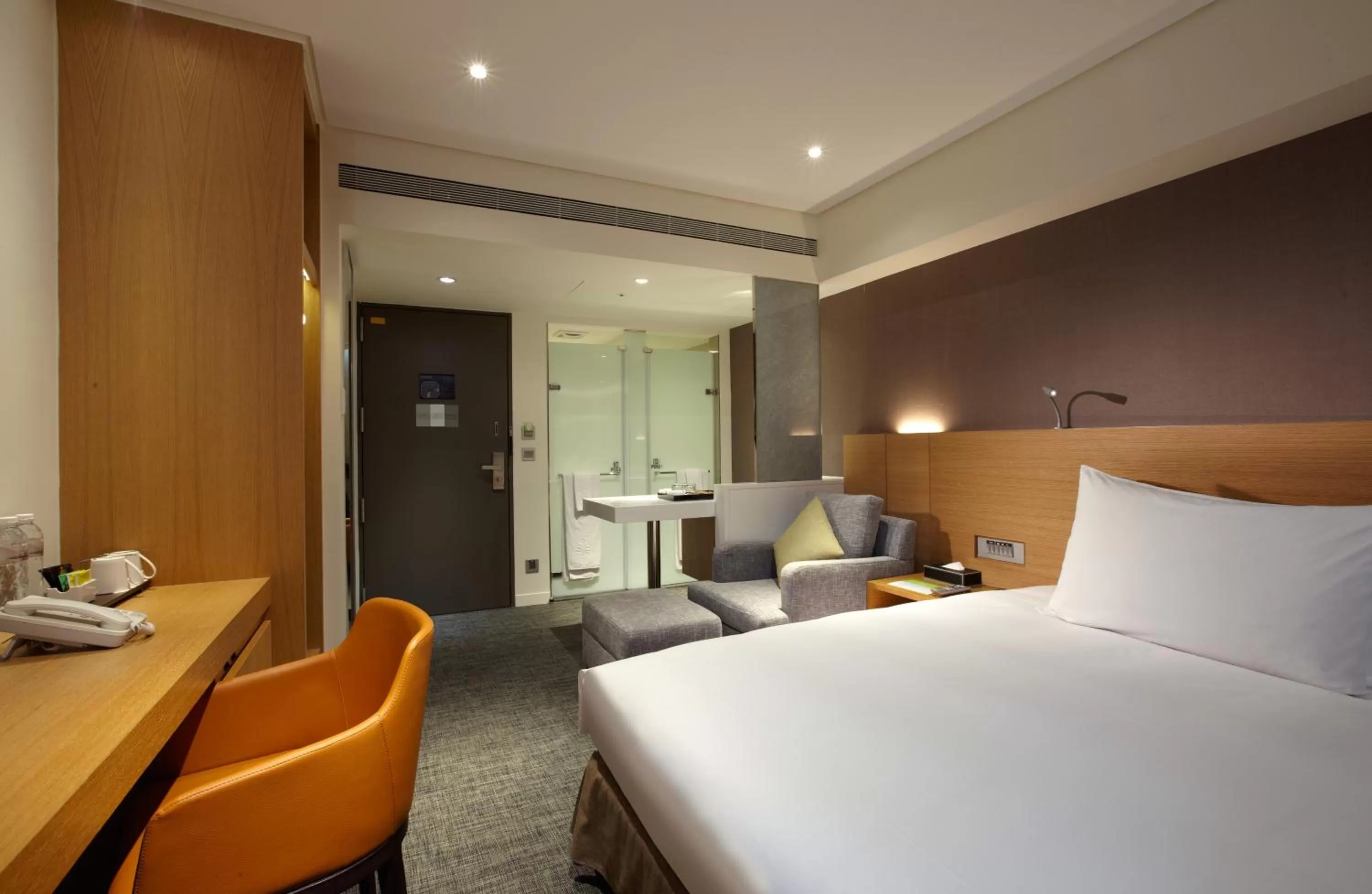 Bed in Royal Inn Taipei Linsen - Huashan 1914 Creative Park