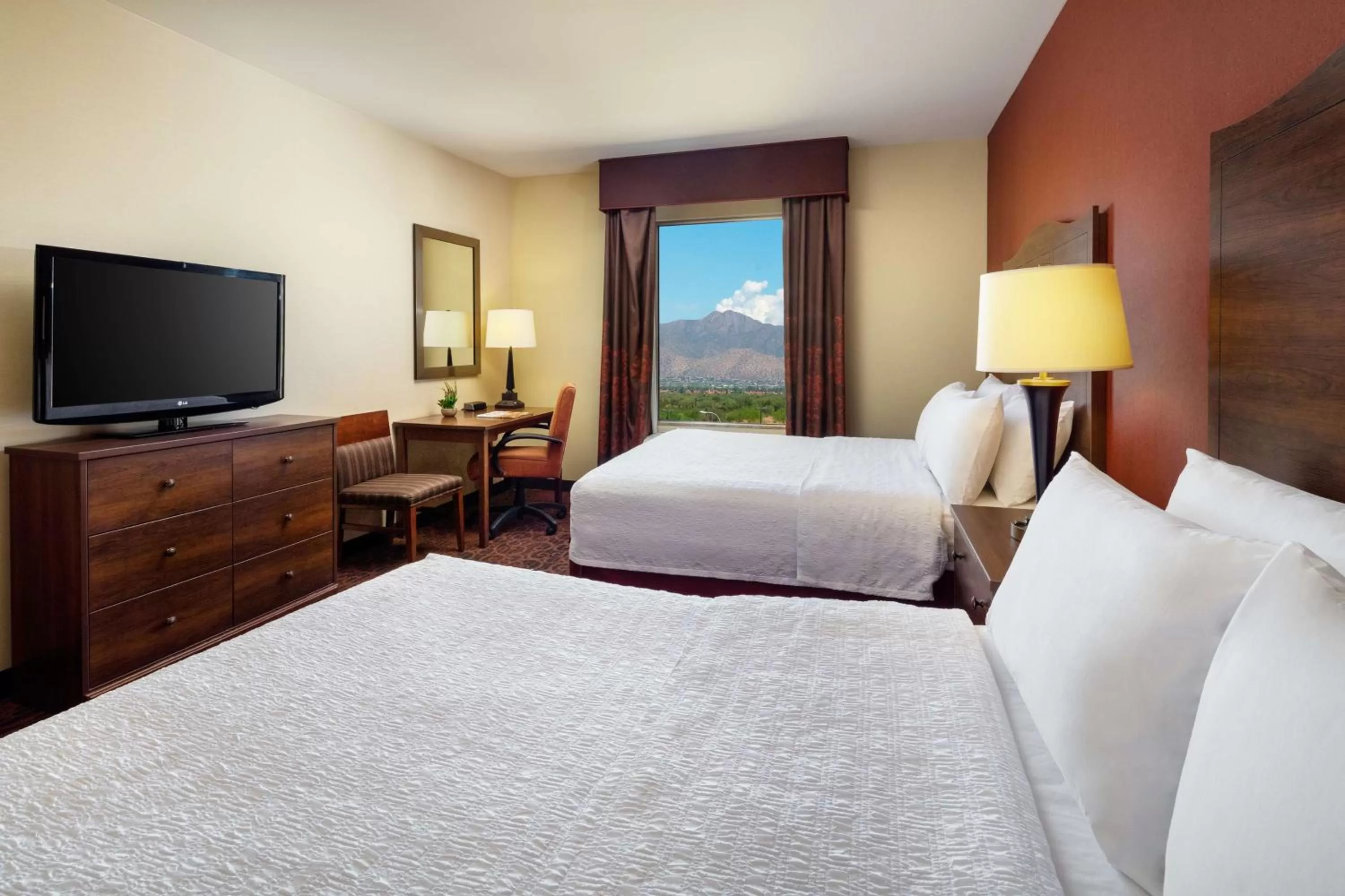 Bed in Hampton Inn & Suites Scottsdale at Talking Stick