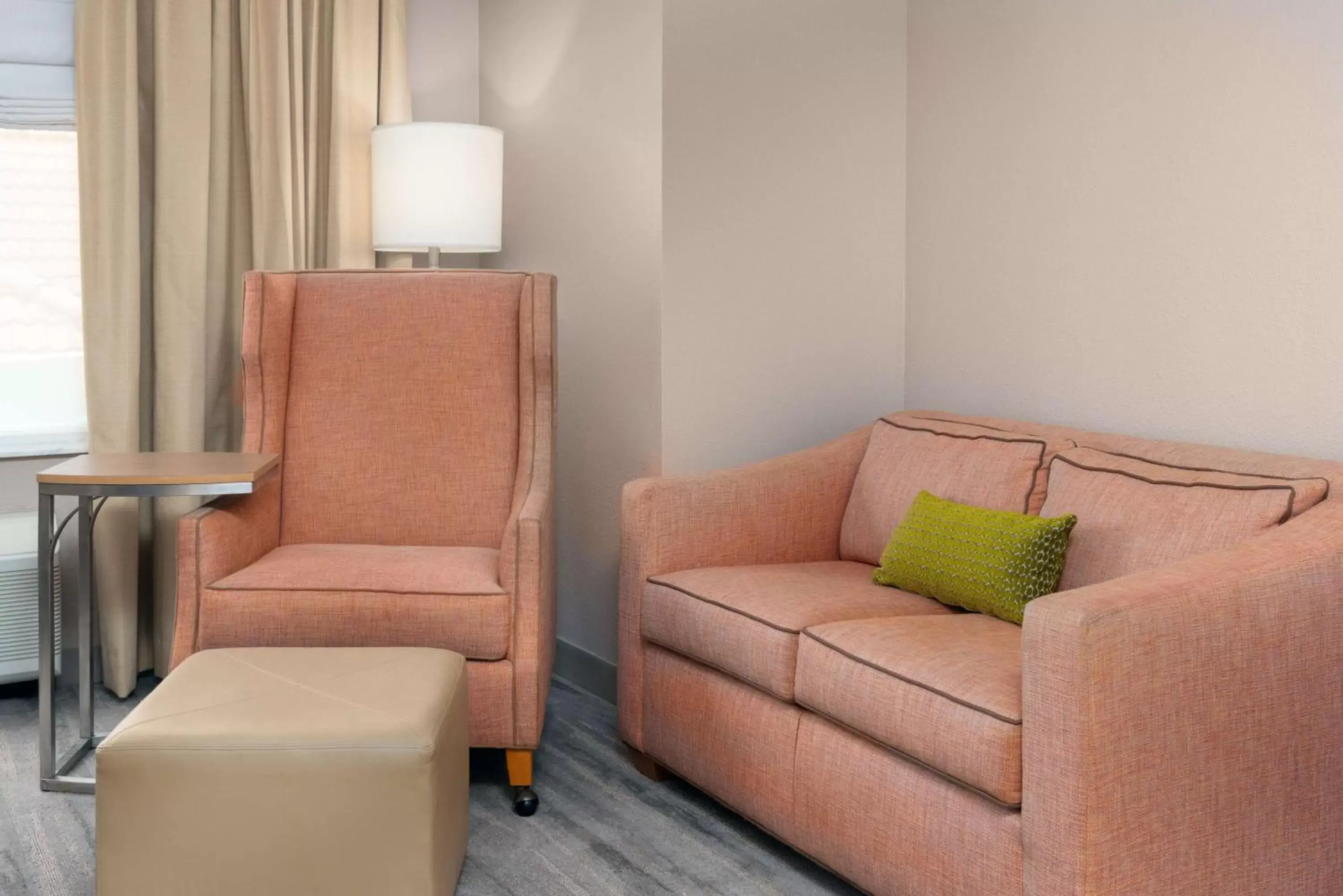 Living room, Seating Area in Hilton Garden Inn Ft. Lauderdale SW/Miramar