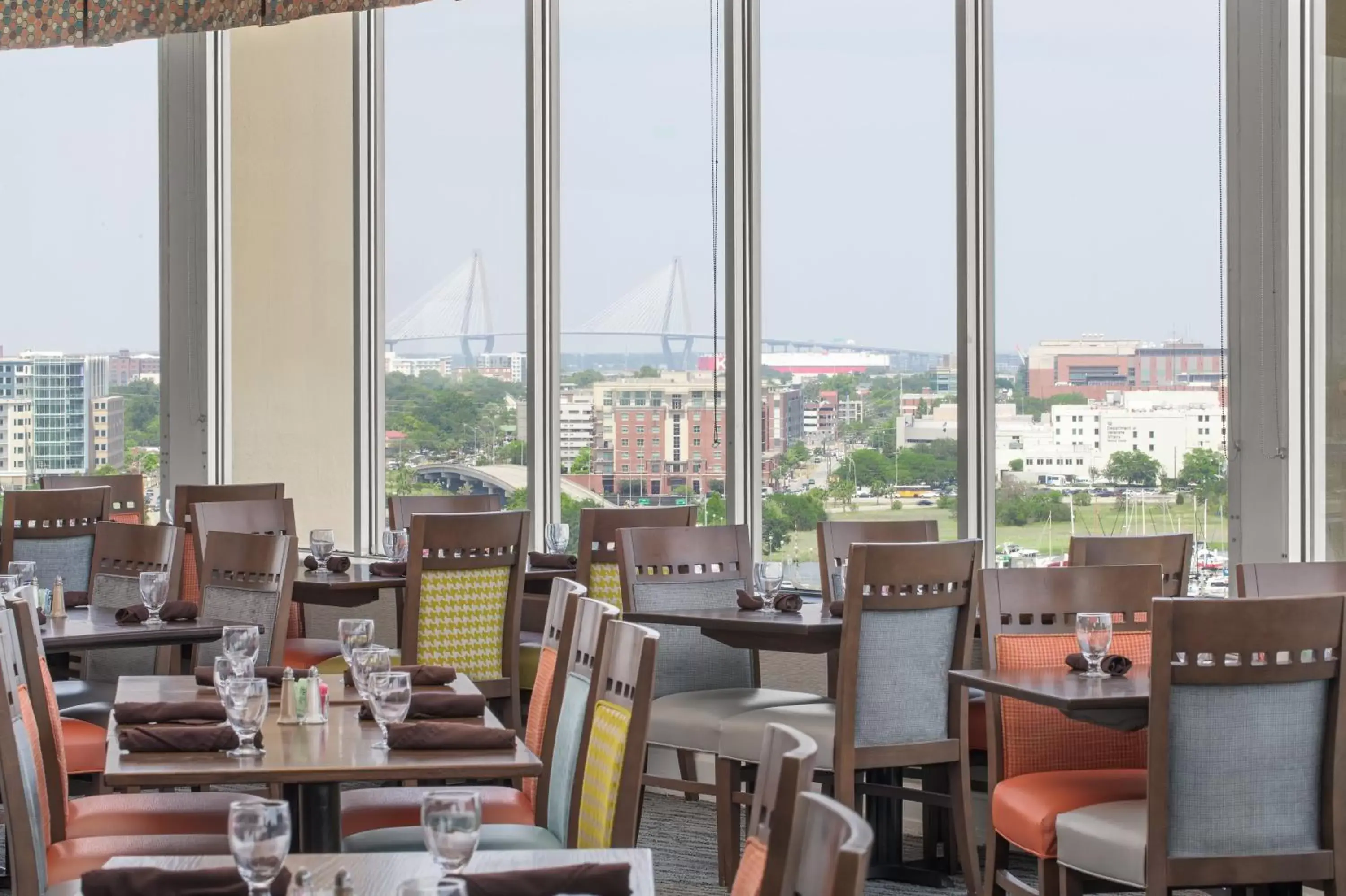 Restaurant/Places to Eat in Holiday Inn Charleston-Riverview, an IHG Hotel