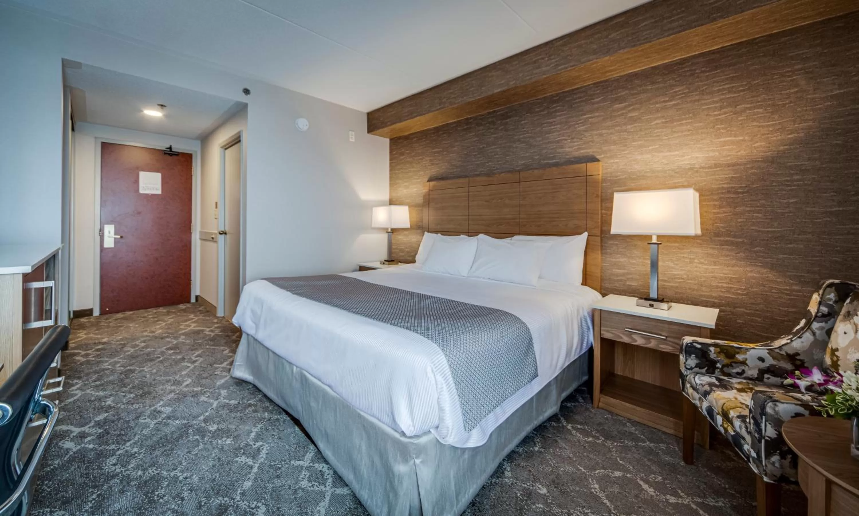 Bed in Monte Carlo Inn Vaughan Suites