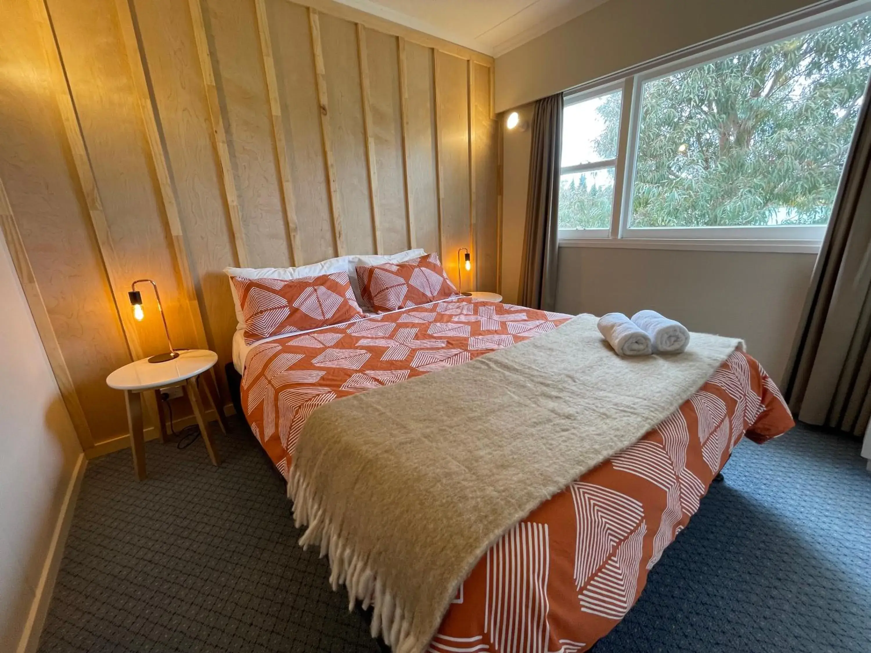 Standard Double Room with Shared Bathroom in Te Anau Lakefront Backpackers Standard Double Room with Shared Bathroom in Te Anau Lakefront Backpackers
