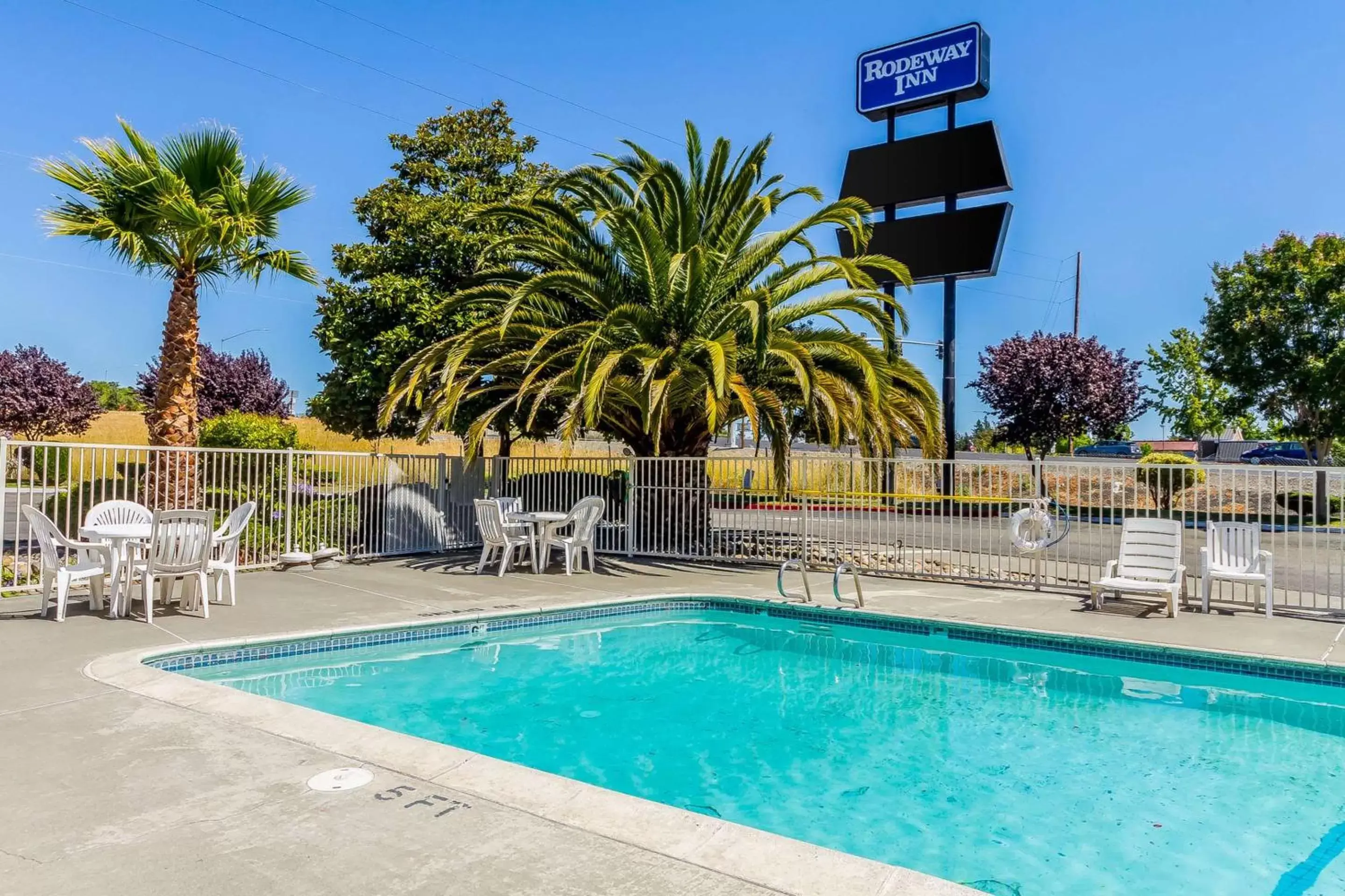 On site, Swimming Pool in Rodeway Inn - Rohnert Park