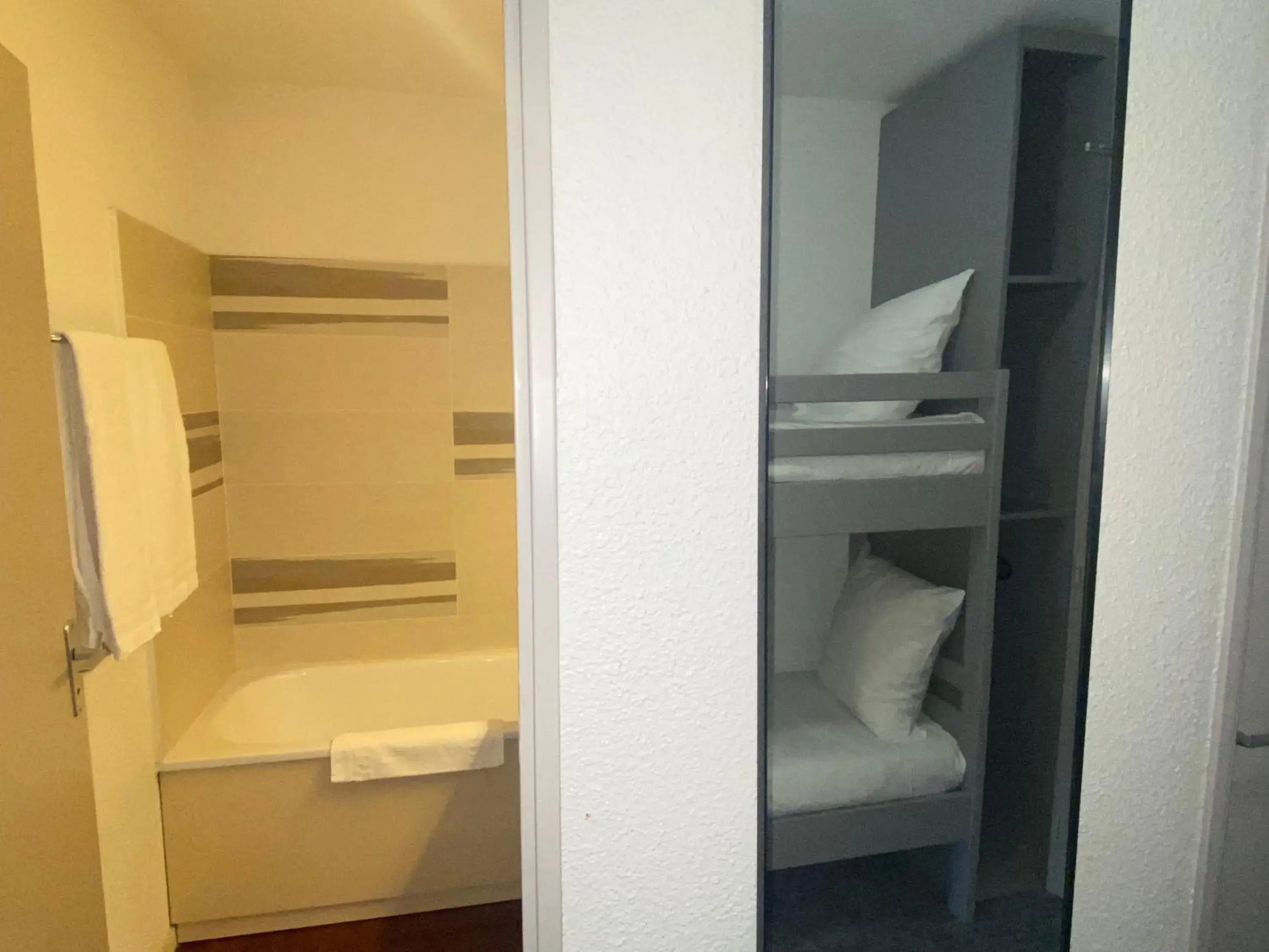bunk bed, Bathroom in The Originals Boutique, Hotel Admiral's, Les Sables-d'Olonne (Inter-Hotel)
