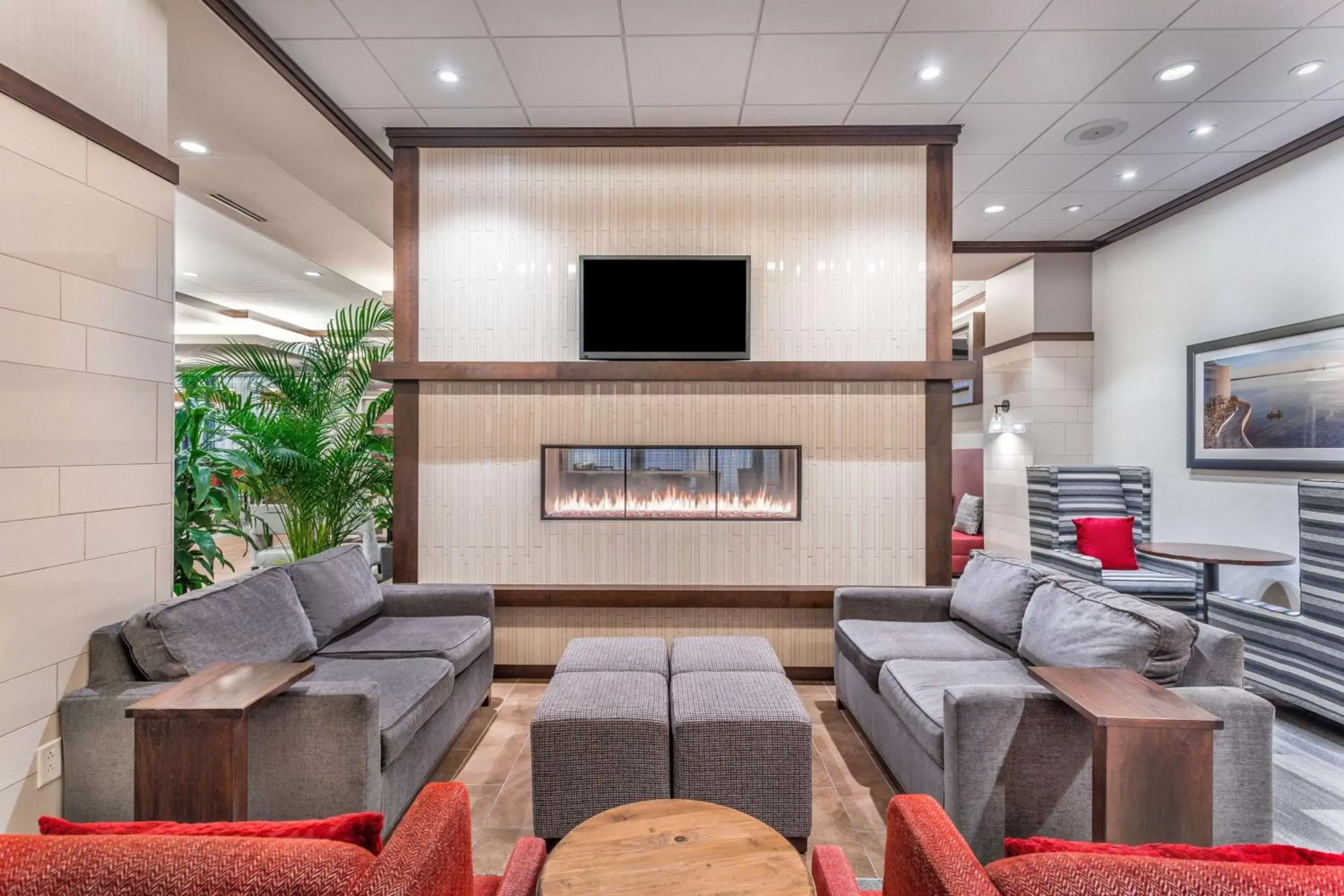 Lobby or reception, Seating Area in Hampton Inn & Suites Madison Downtown