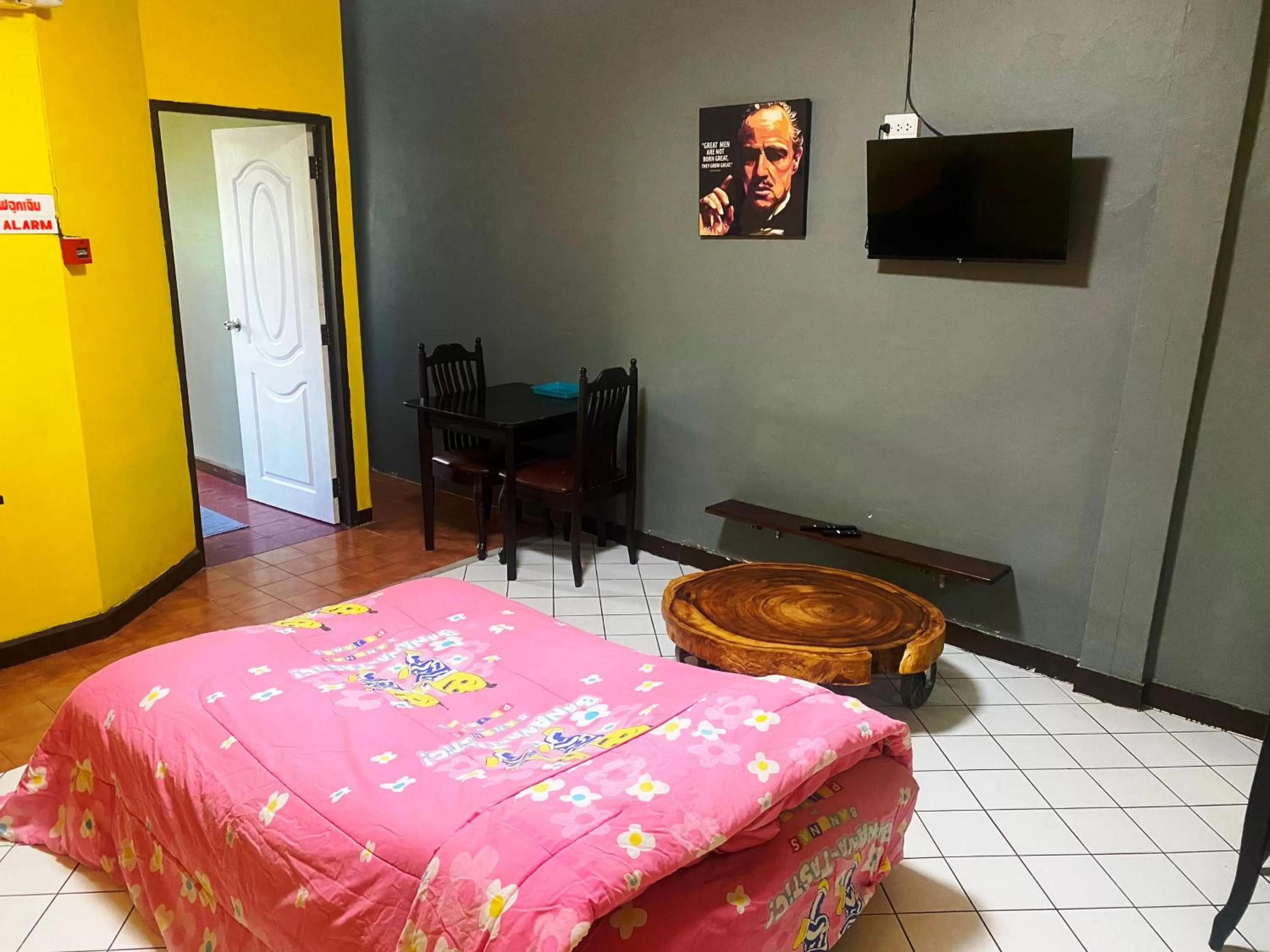 Bed in Riviera Beach