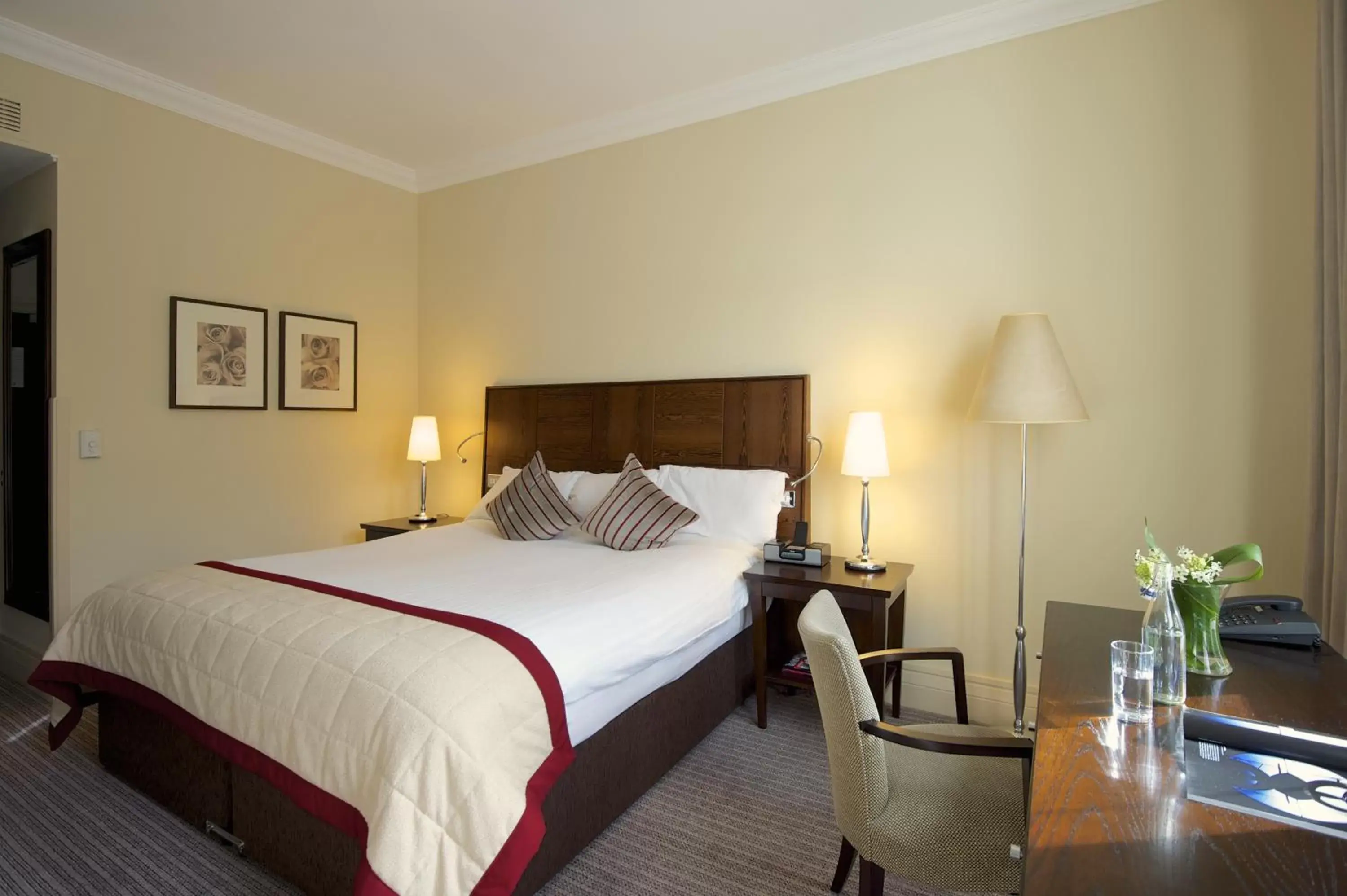 Bedroom, Bed in London Bridge Hotel 