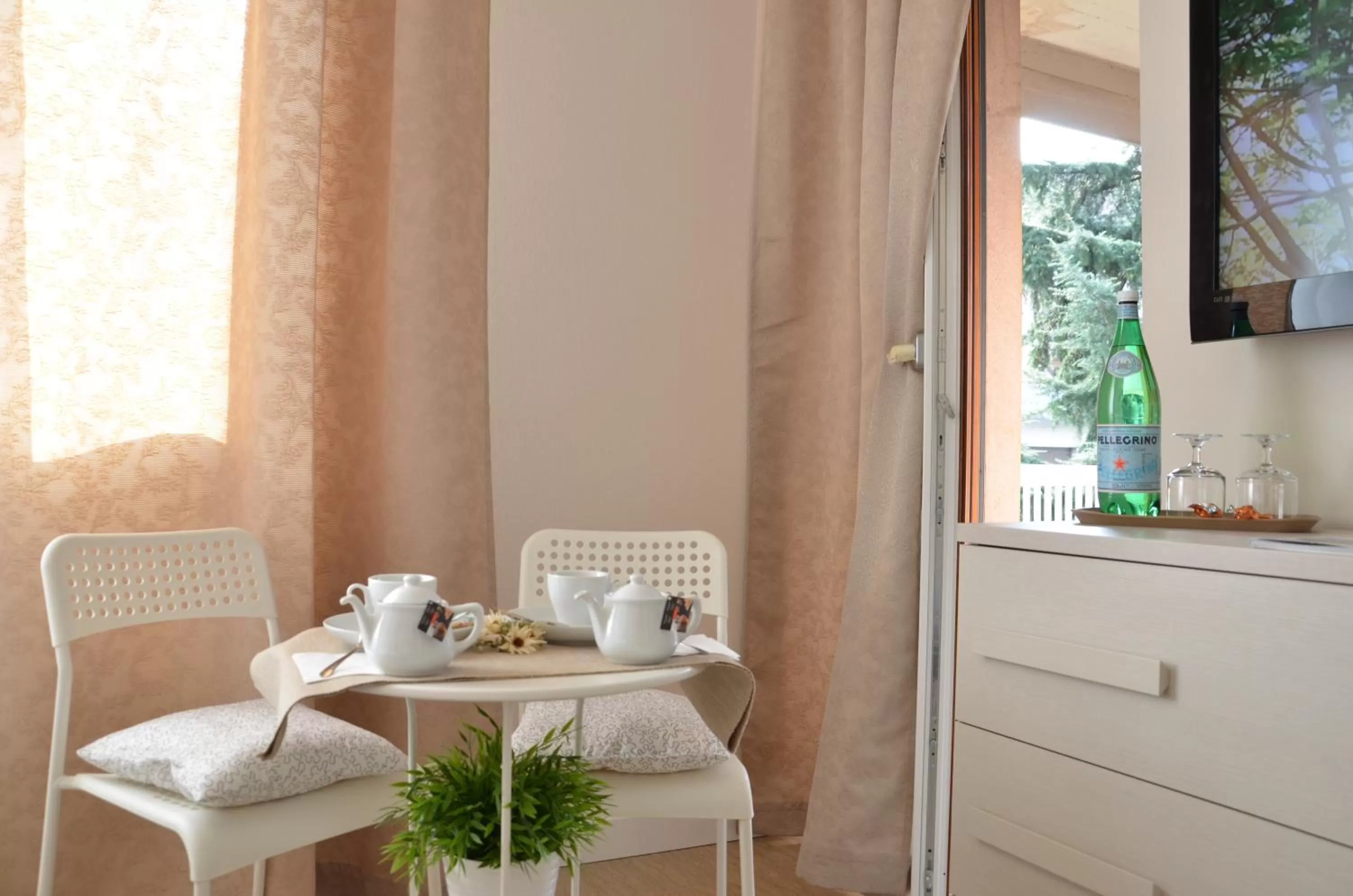 Dining area in B&B Room Italy