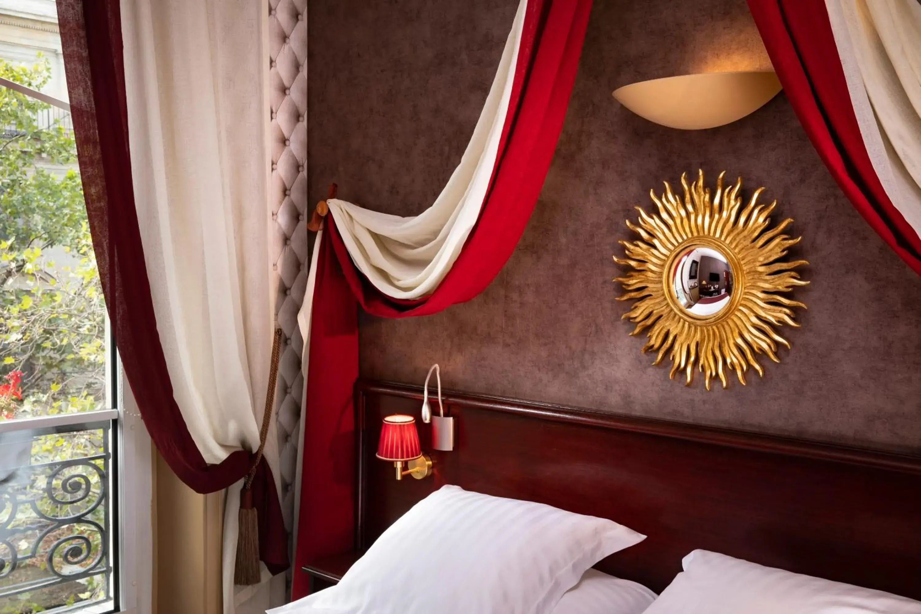 Bed in Hotel Britannique