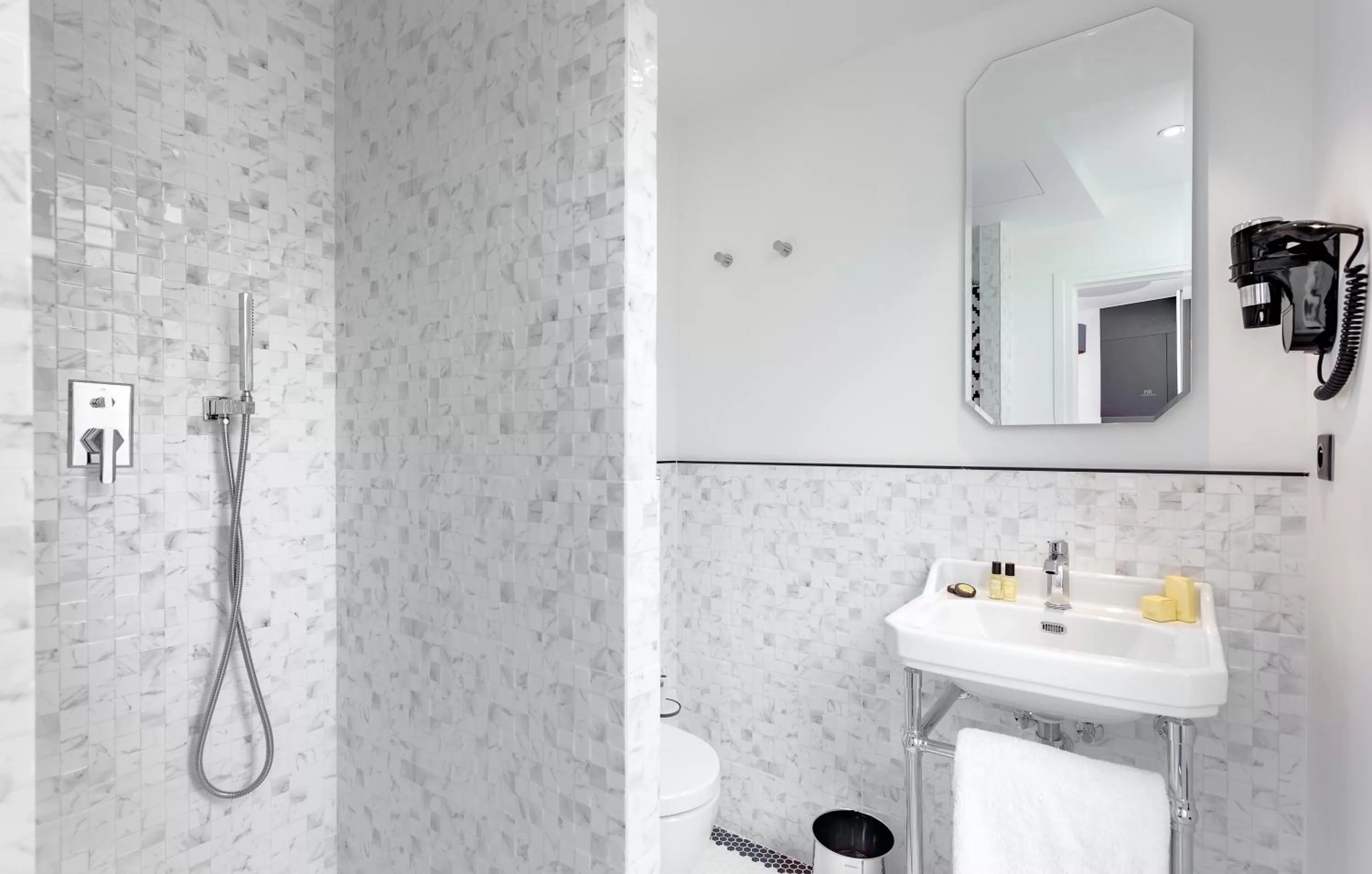 Bathroom in Hôtel Clarisse