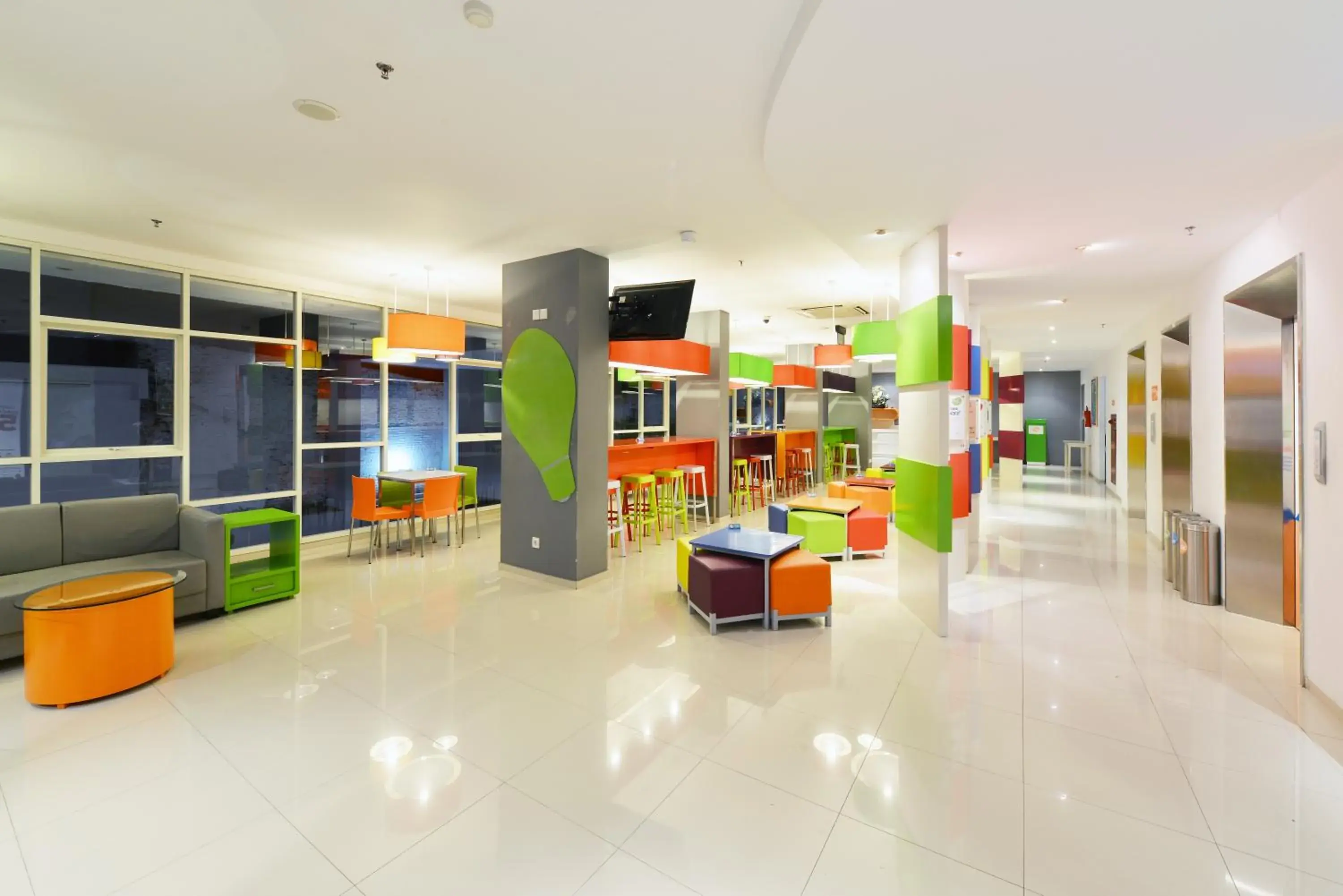 Lobby or reception in Pop! Hotel Tanjung Karang