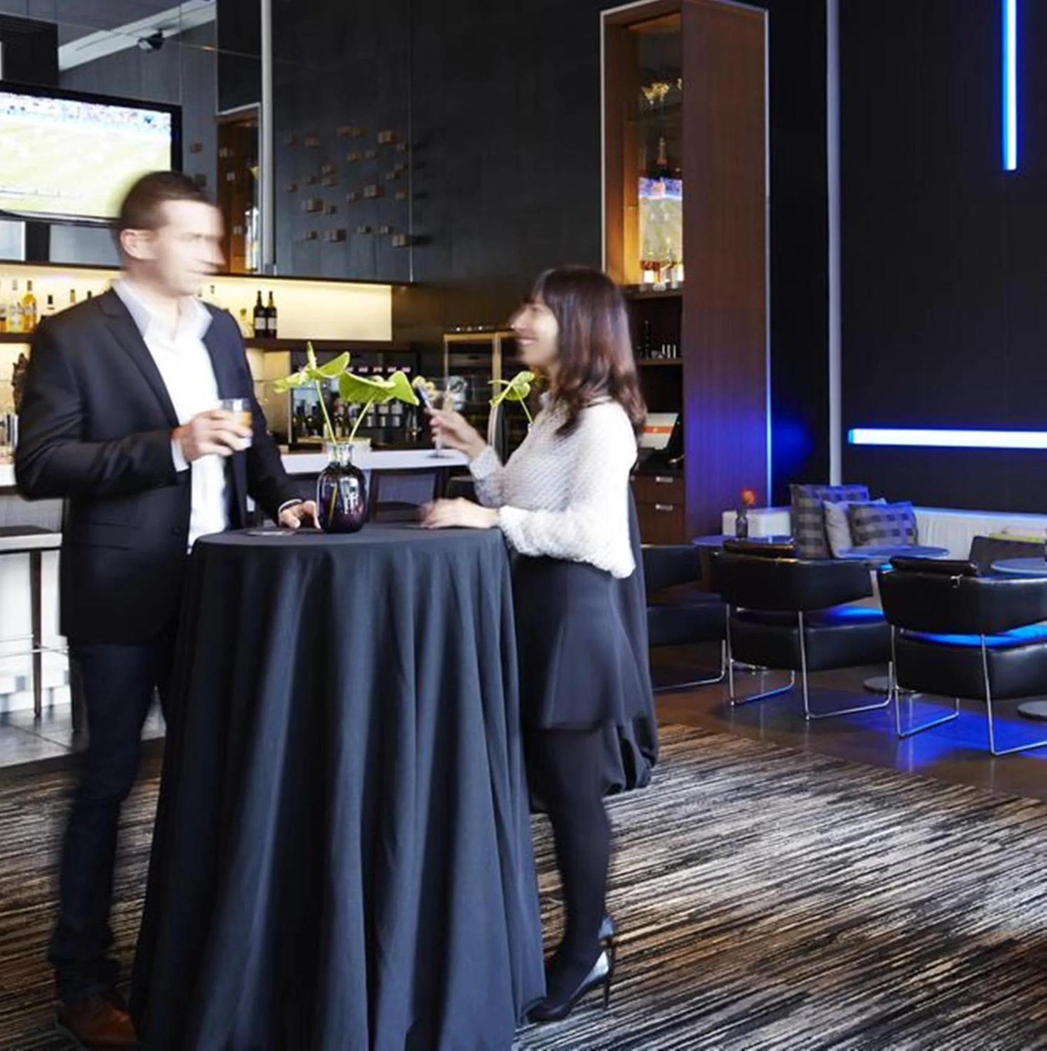 Lounge or bar in Le Germain Hotel Maple Leaf Square