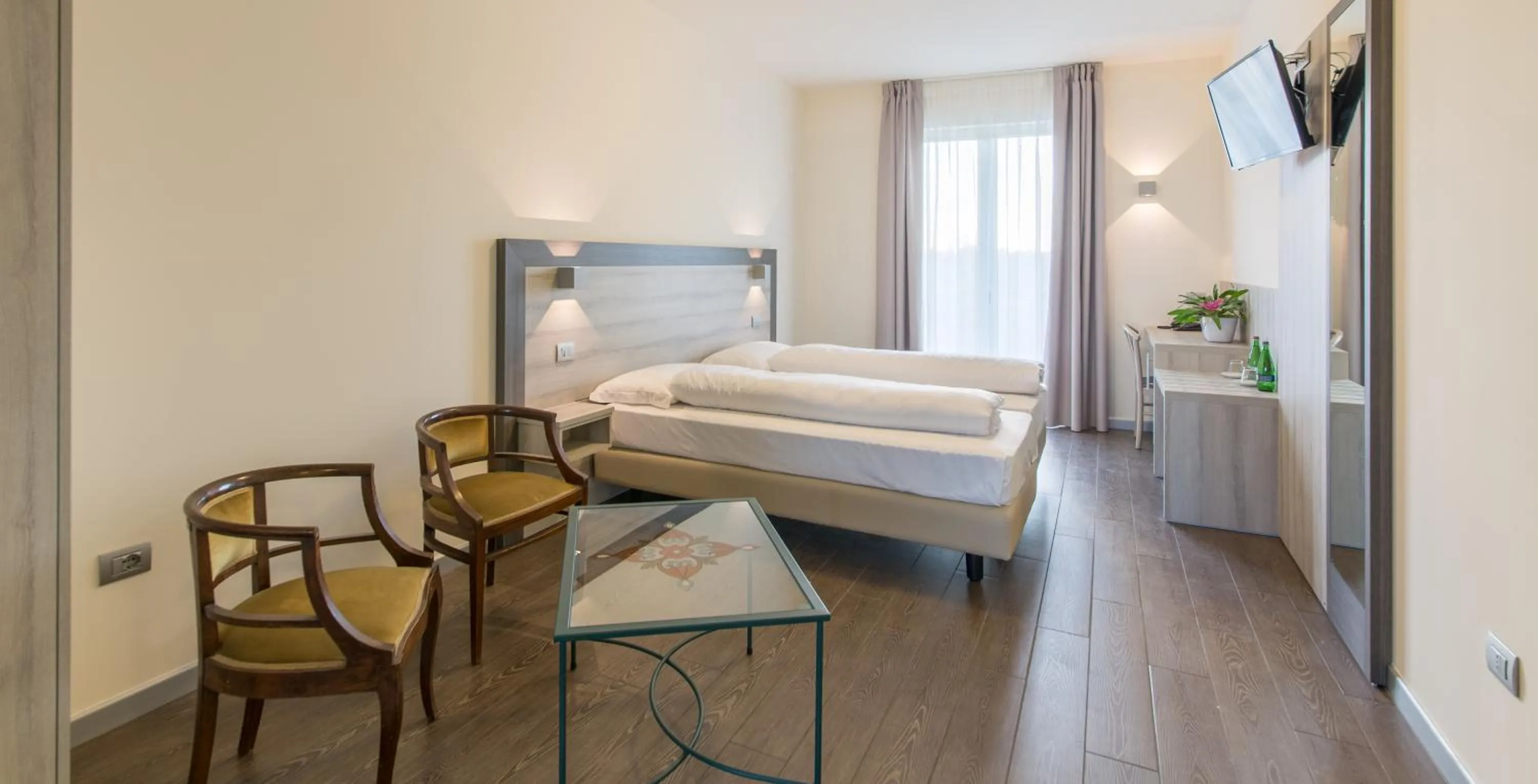 Bed in Hotel Panineria Colombera Rossa