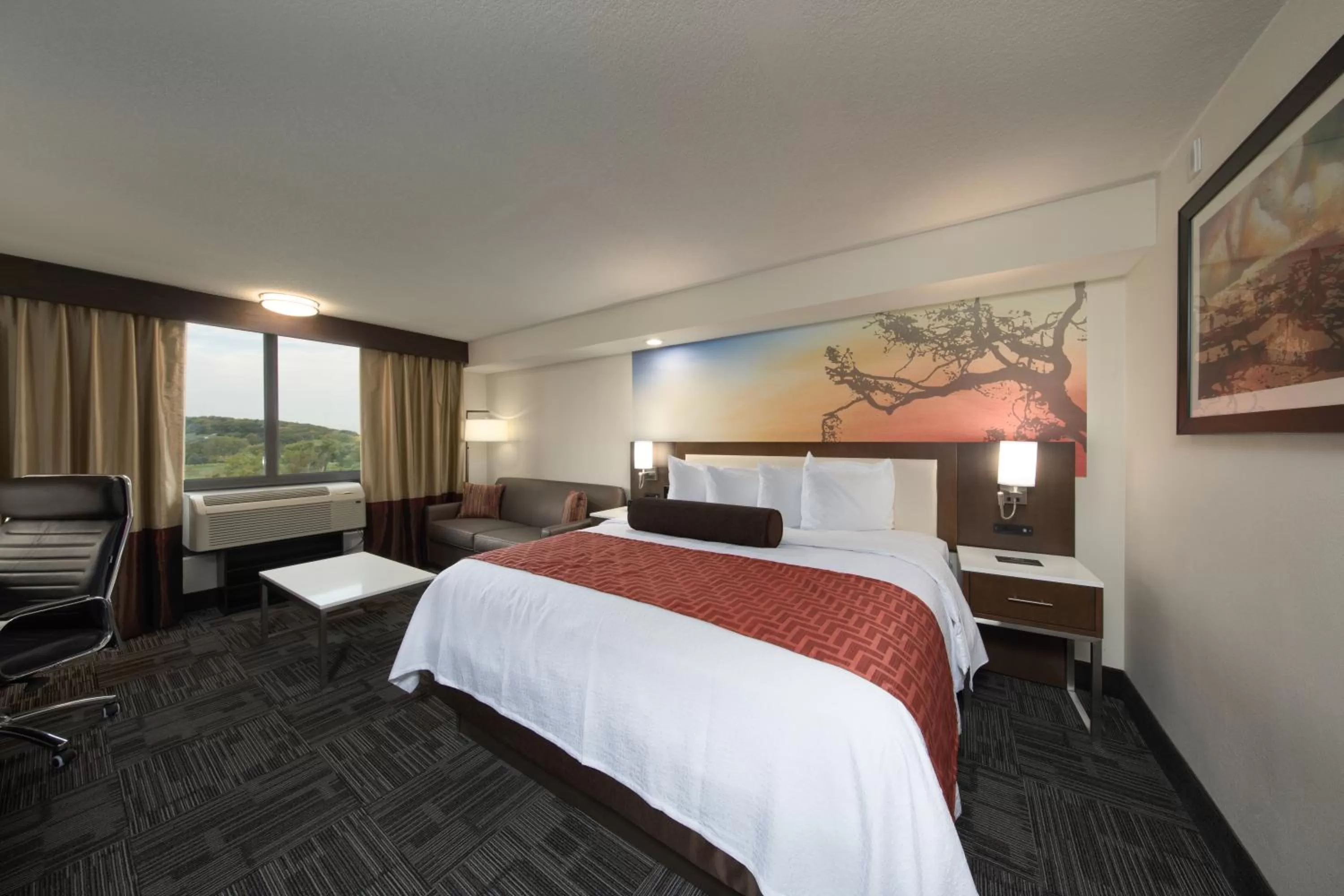 Bed in Holiday Inn Brookfield - Milwaukee by IHG