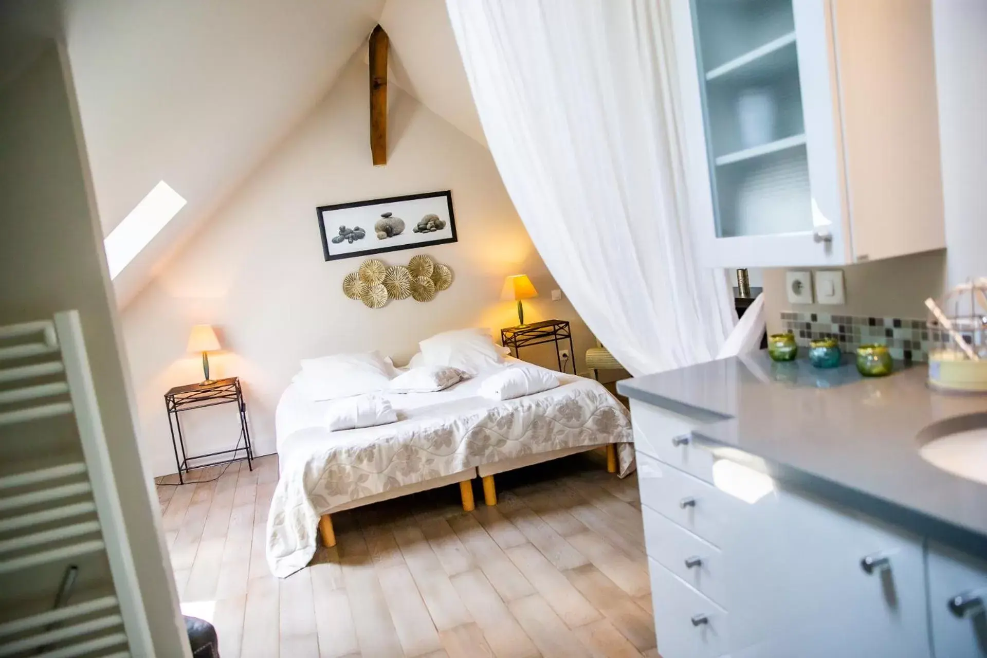 Bedroom, Bed in La Ferme de l'Oudon & SPA