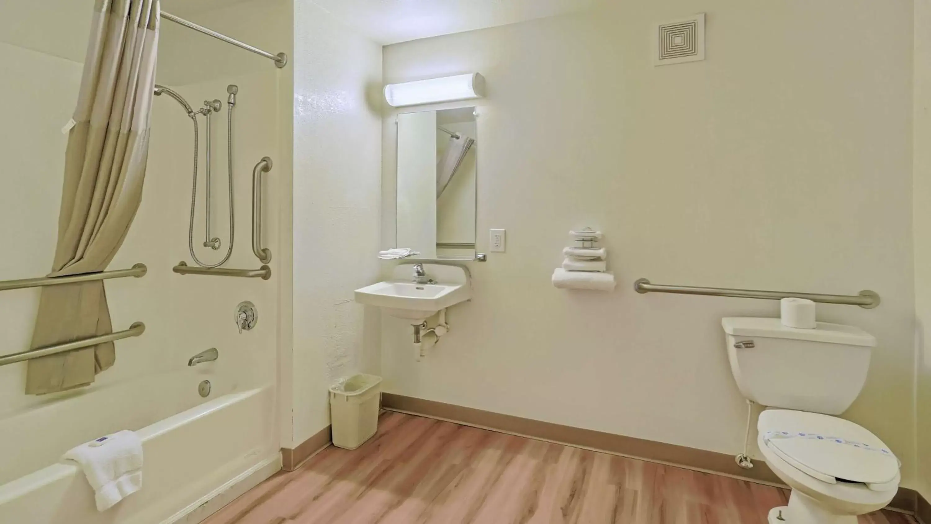 Photo of the whole room, Bathroom in Motel 6-Maple Shade Township, NJ - Philadelphia - Mt Laurel