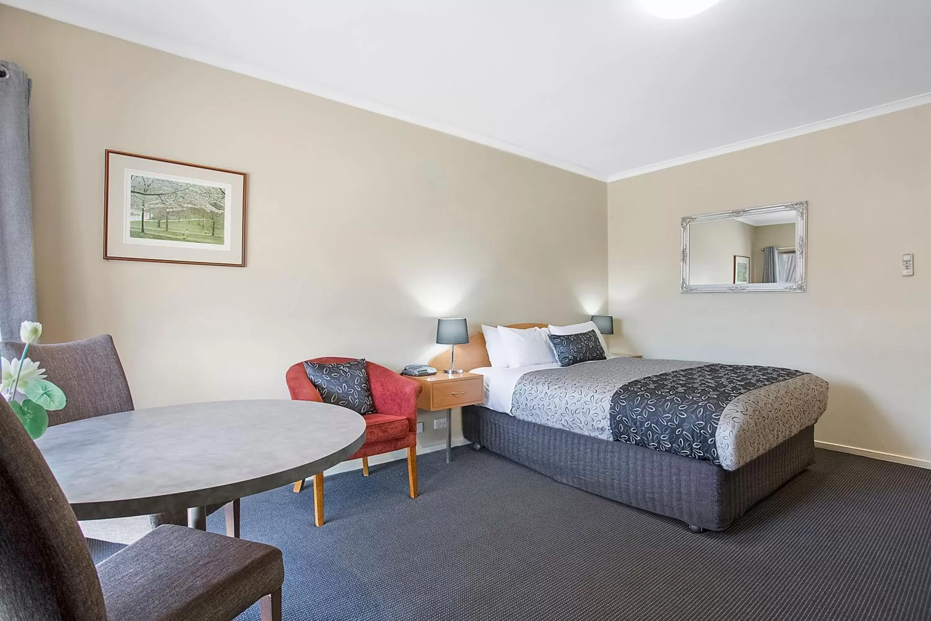 Photo of the whole room, Bed in Comfort Inn May Park
