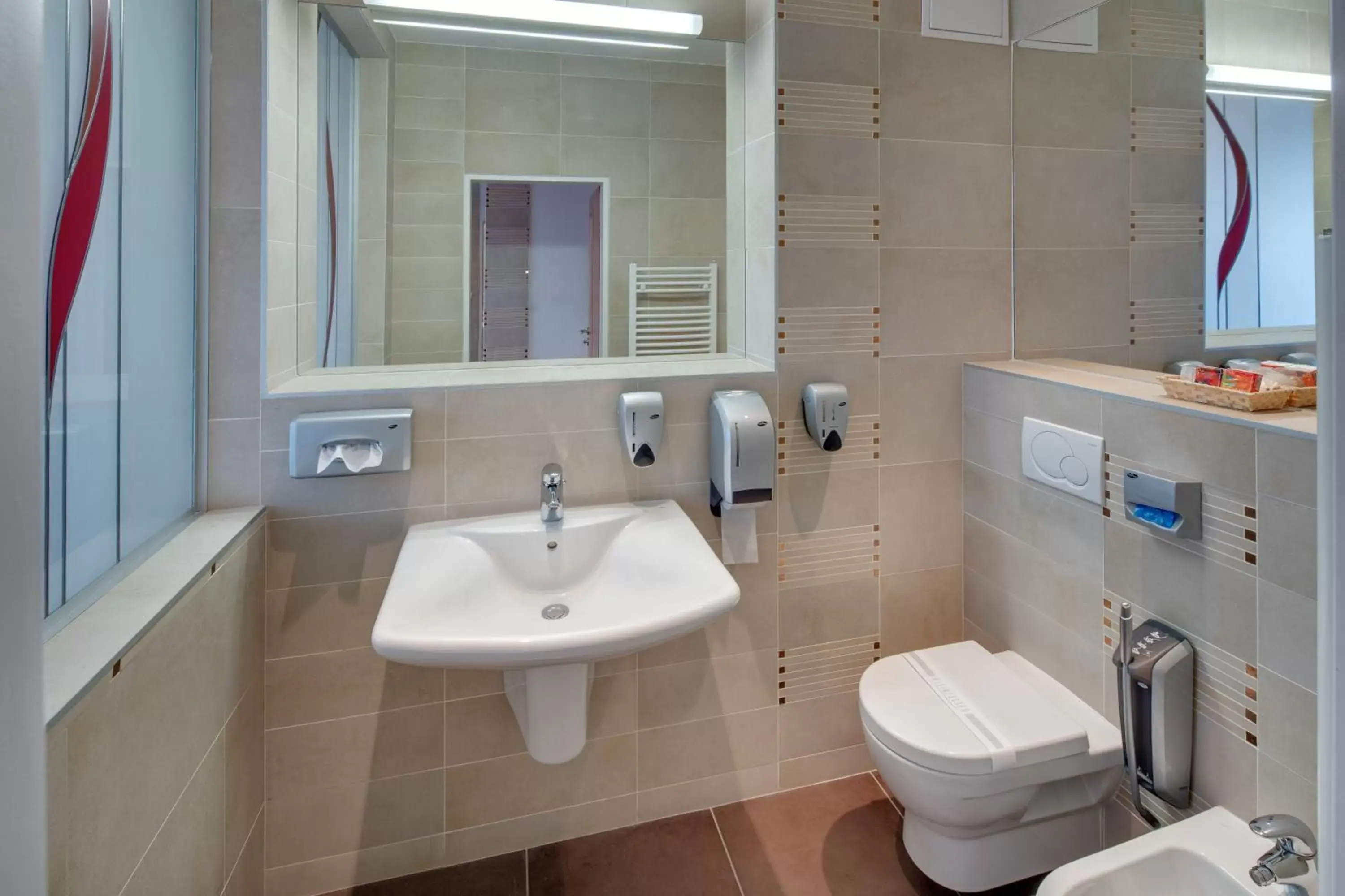 Toilet, Bathroom in Avanti Hotel