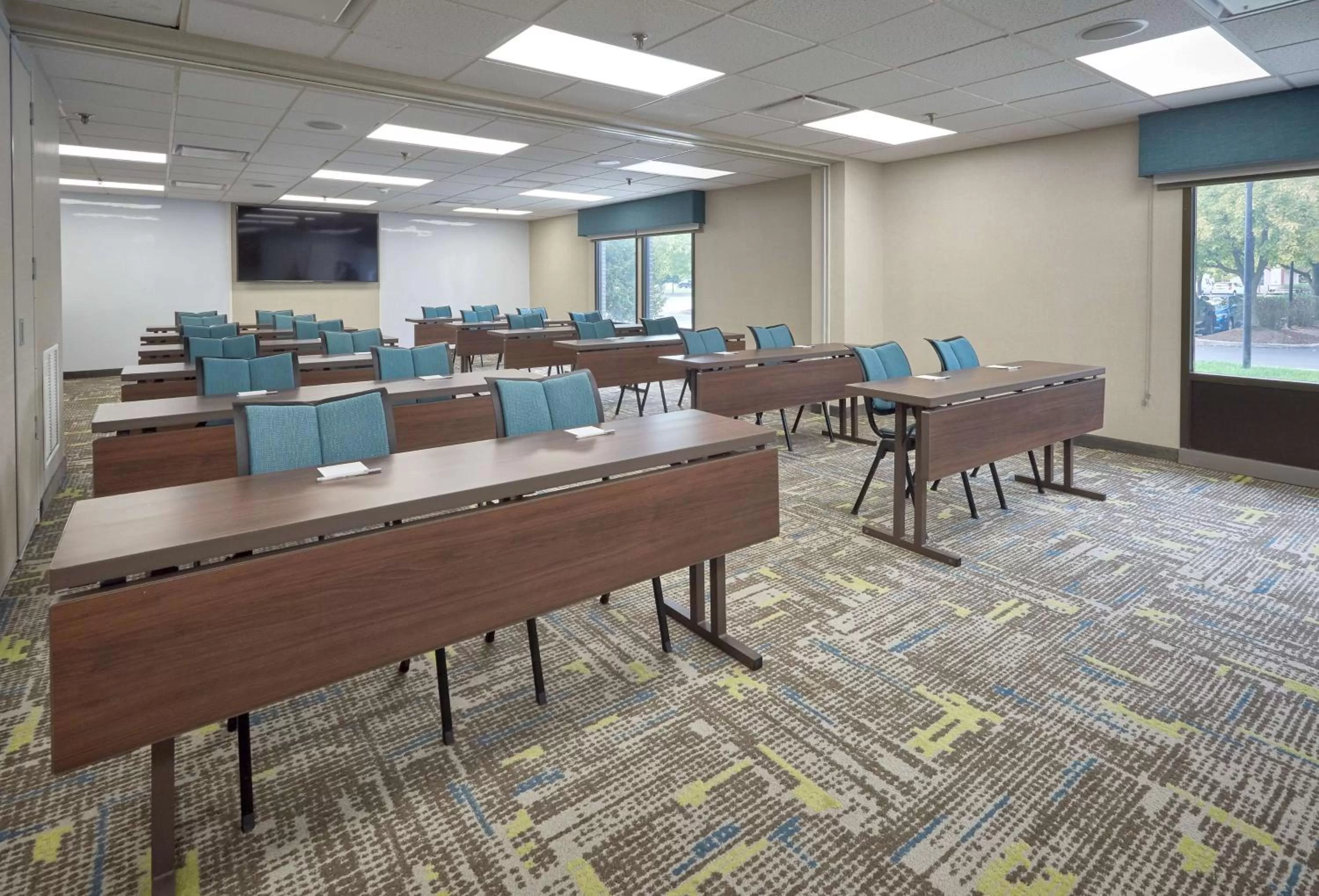 Meeting/conference room in Hampton Inn by Hilton Harrisburg West