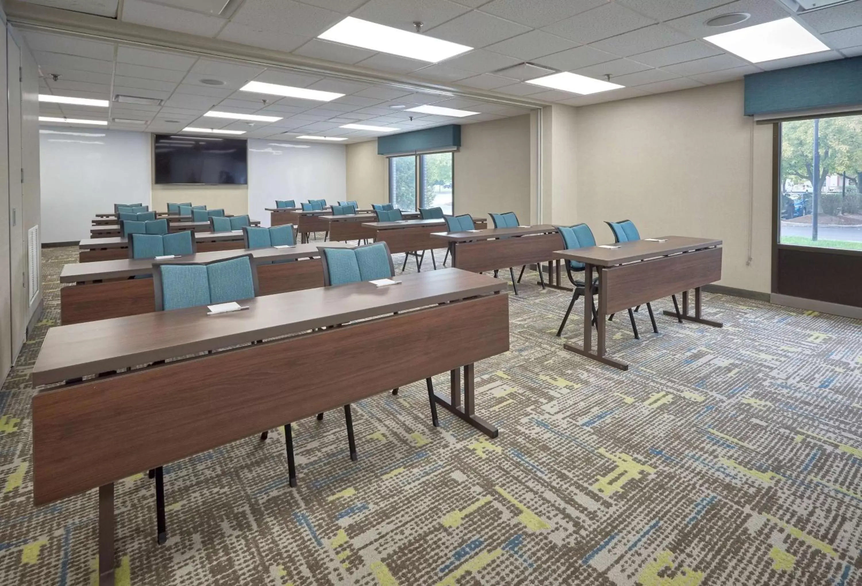 Meeting/conference room in Hampton Inn by Hilton Harrisburg West