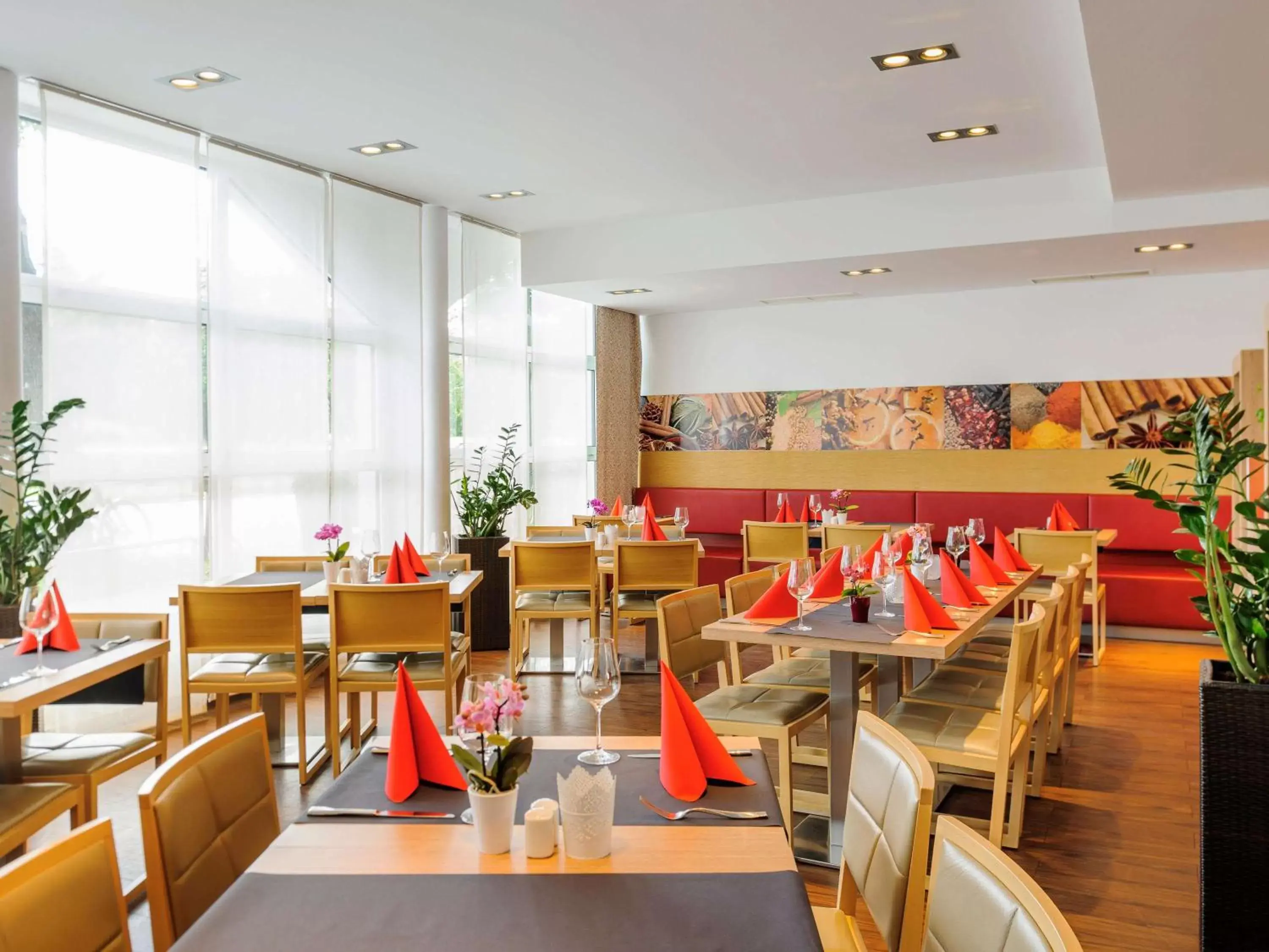 Restaurant/Places to Eat in ibis München City Nord