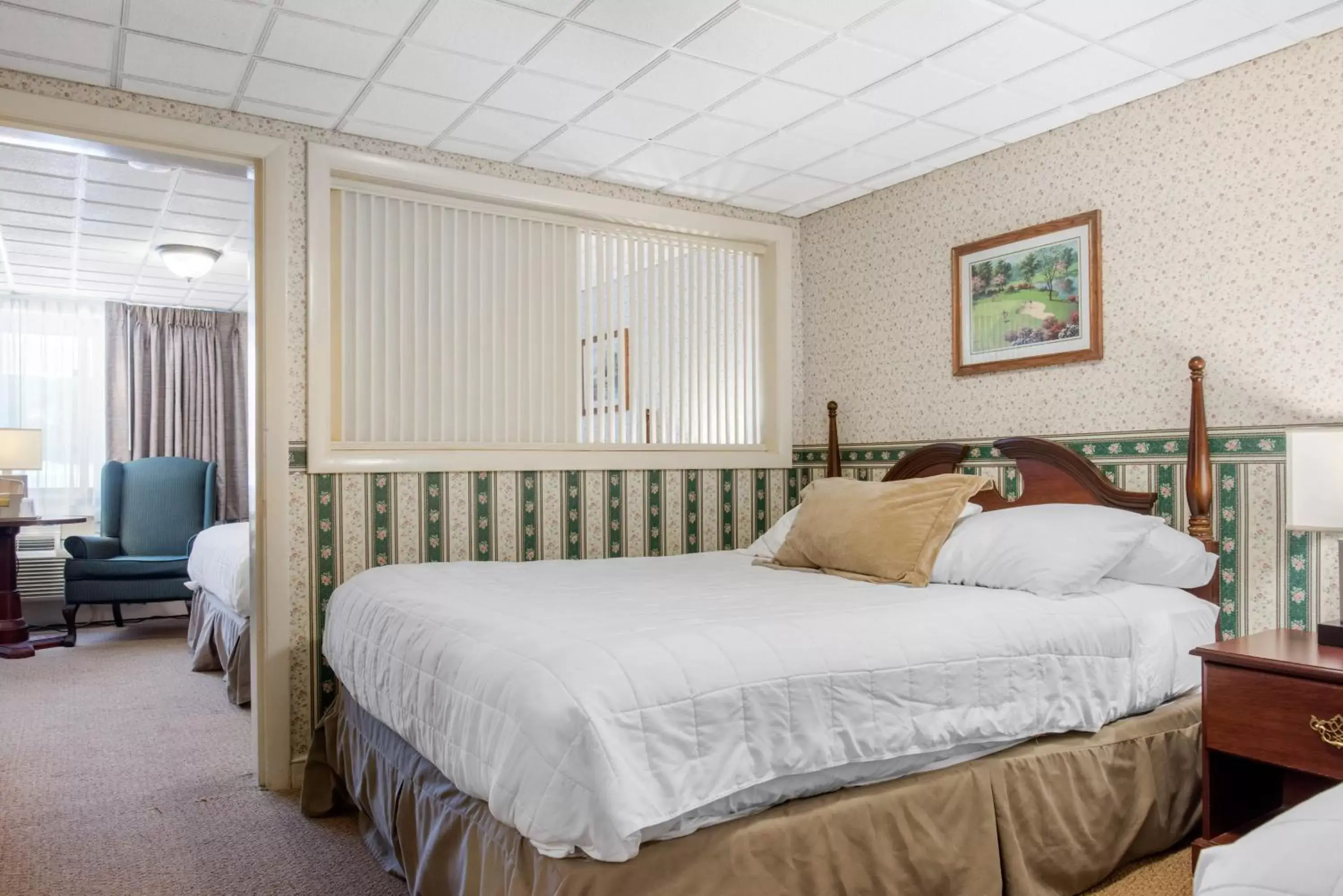 Photo of the whole room, Bed in Coachman Inn