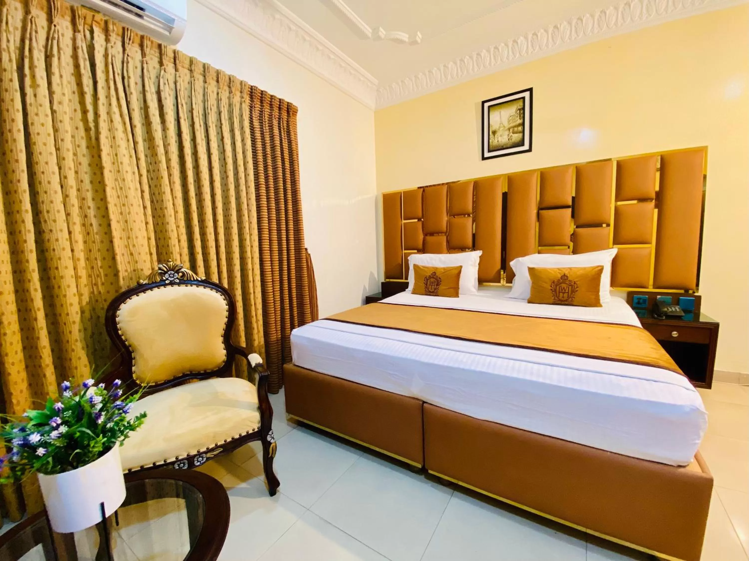 Bed in World Inn Karachi