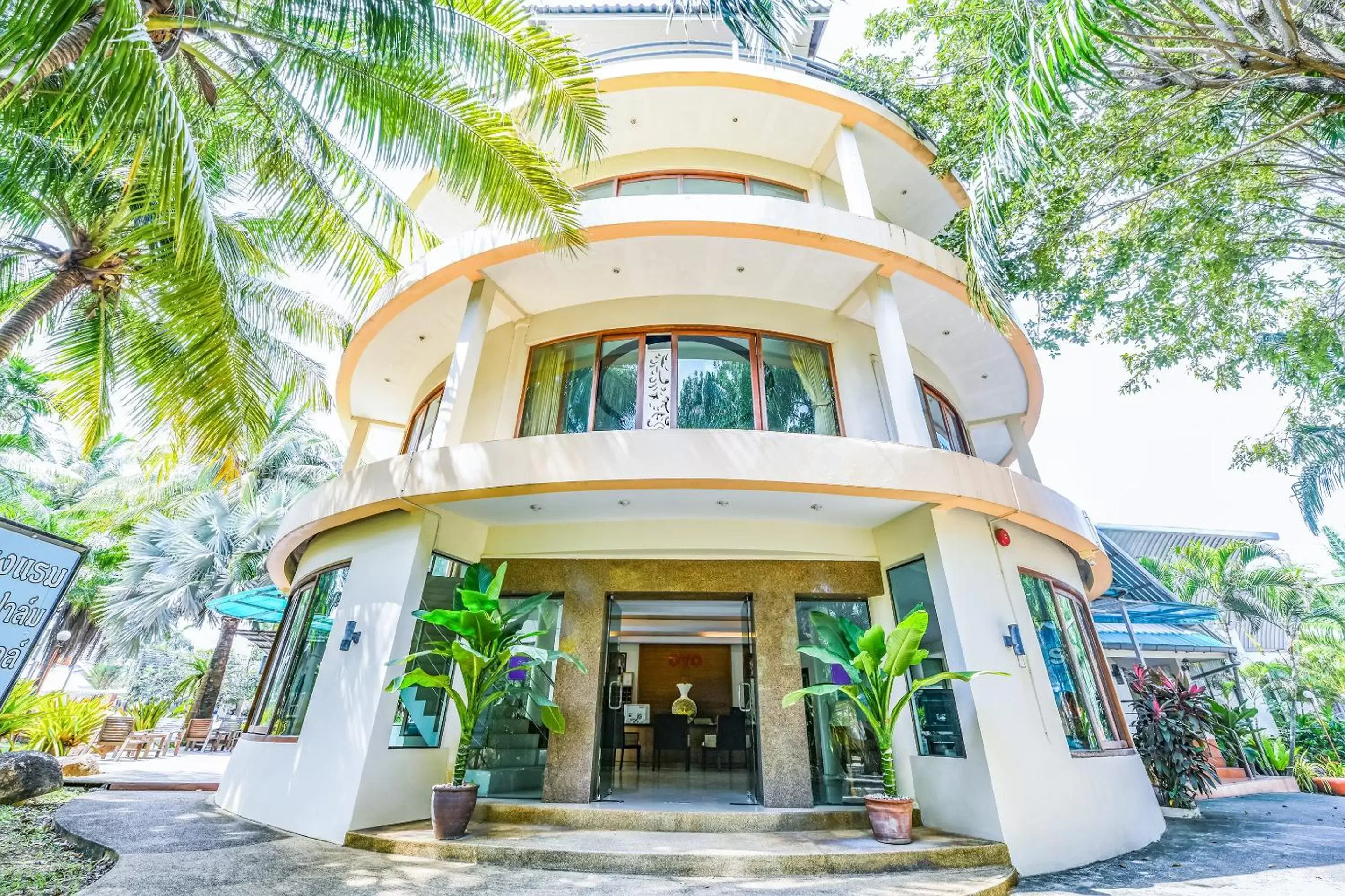 Facade/entrance, Property Building in Suan Palm Garden View