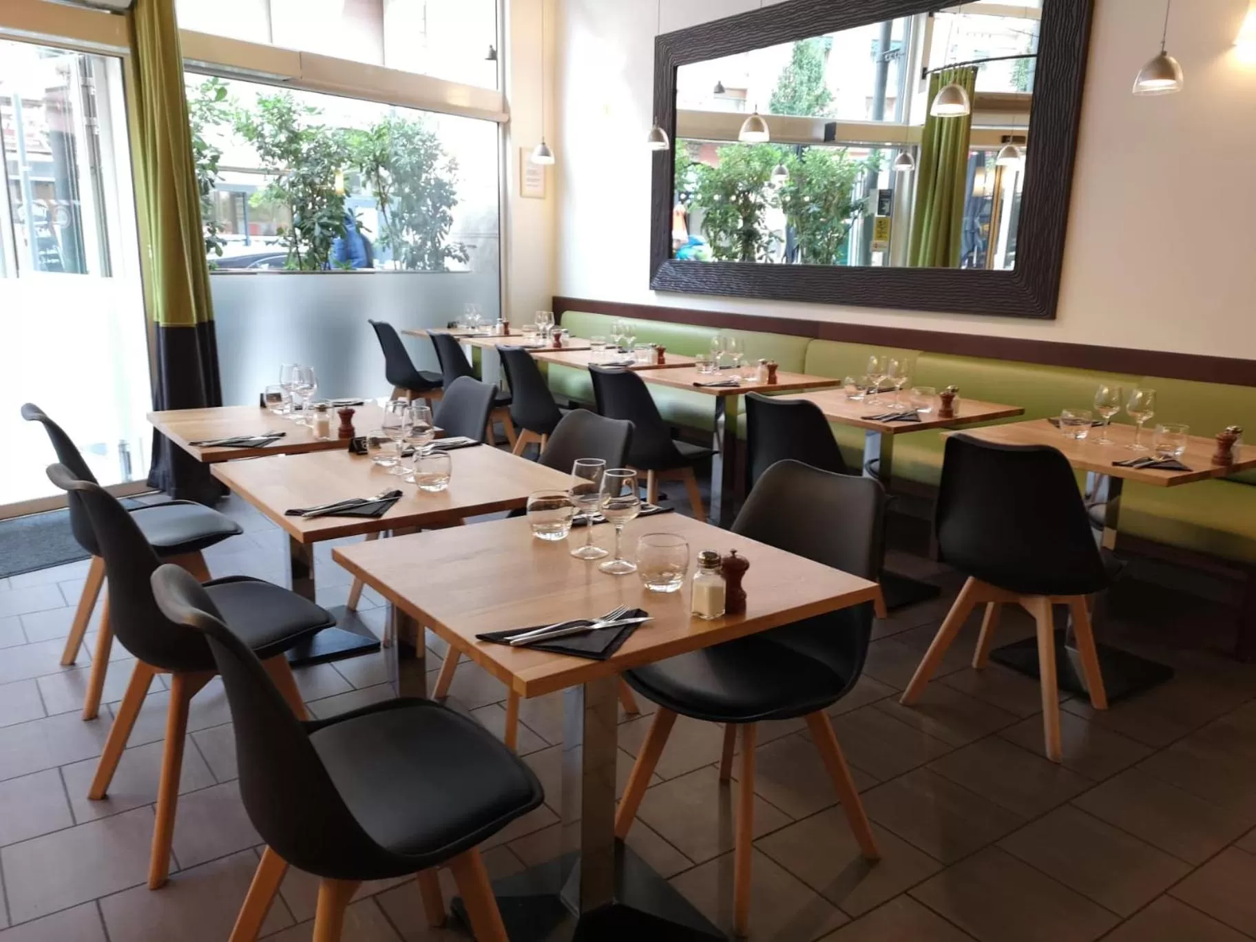 Restaurant/places to eat in ibis Toulouse Gare Matabiau