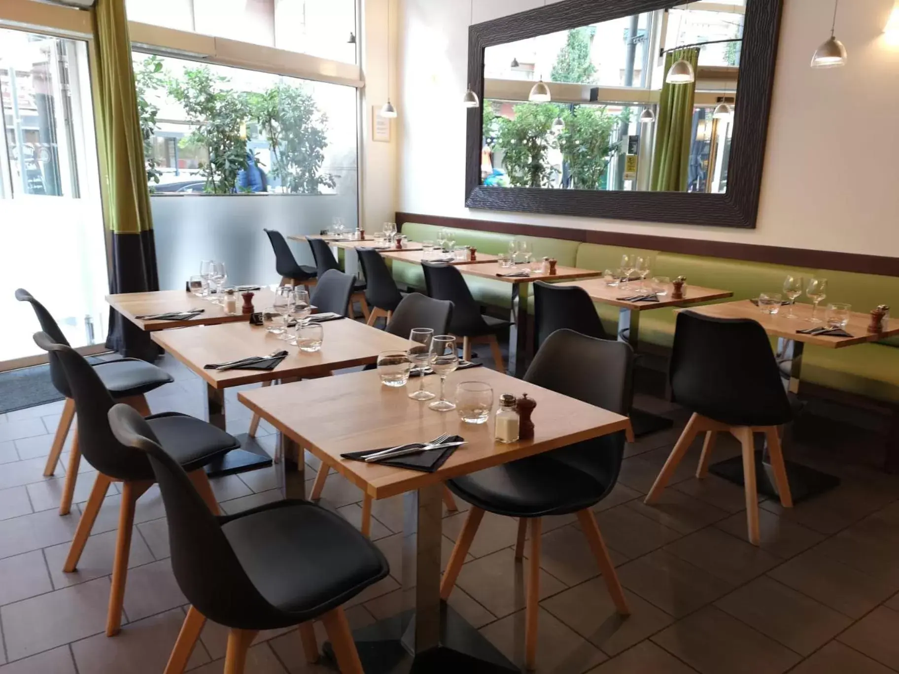 Restaurant/Places to Eat in ibis Toulouse Gare Matabiau