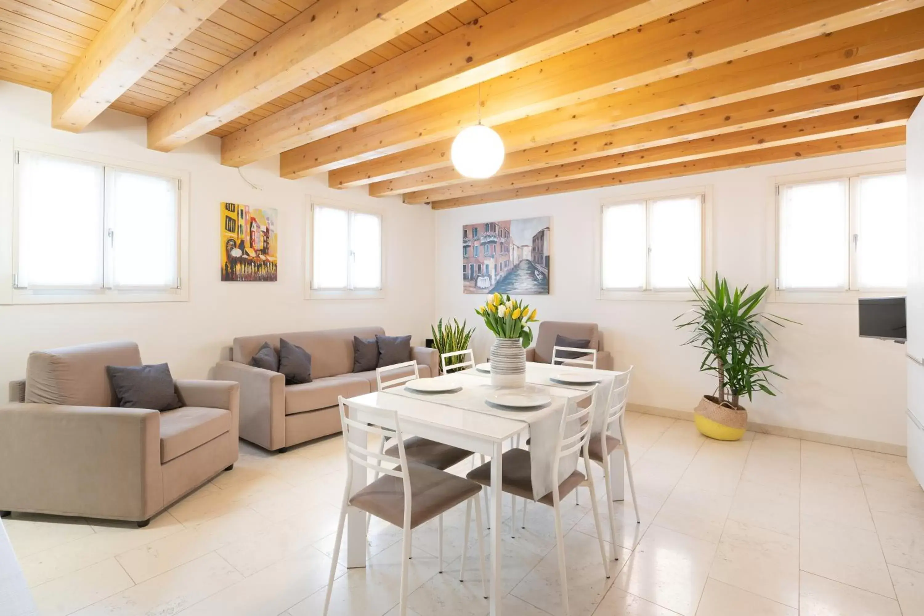 Living room, Dining Area in Ca' Degli Antichi Giardini Apartments