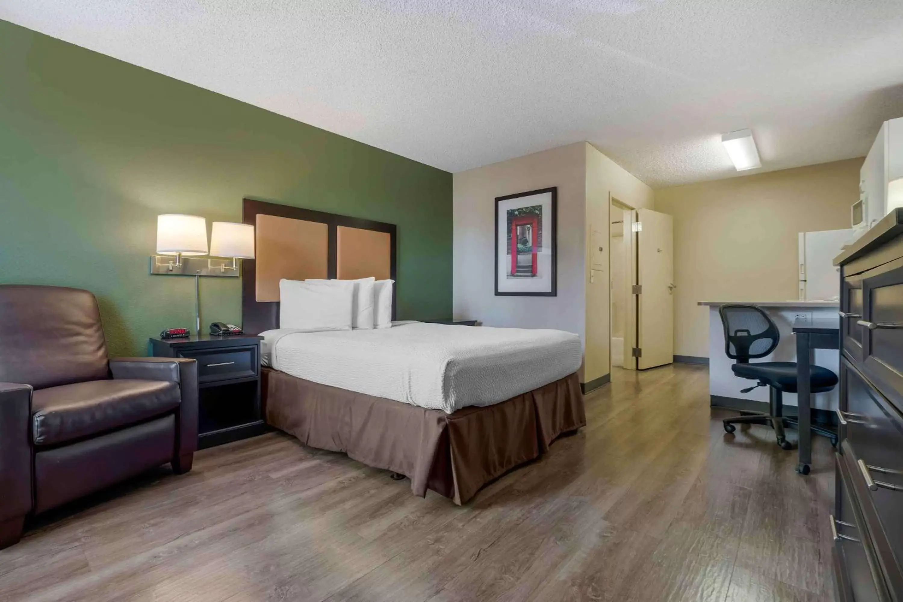 Bedroom, Bed in Extended Stay America Suites - Santa Rosa - South