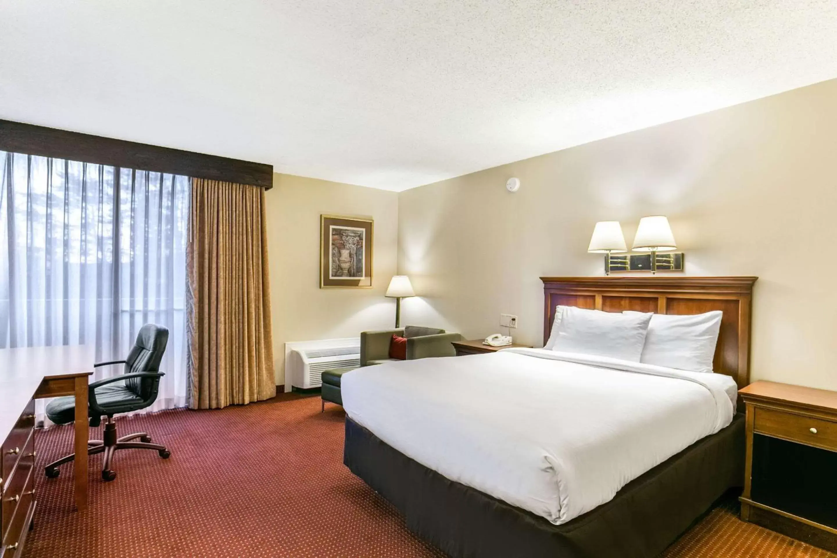 Photo of the whole room, Bed in Clarion Hotel BWI Airport Arundel Mills