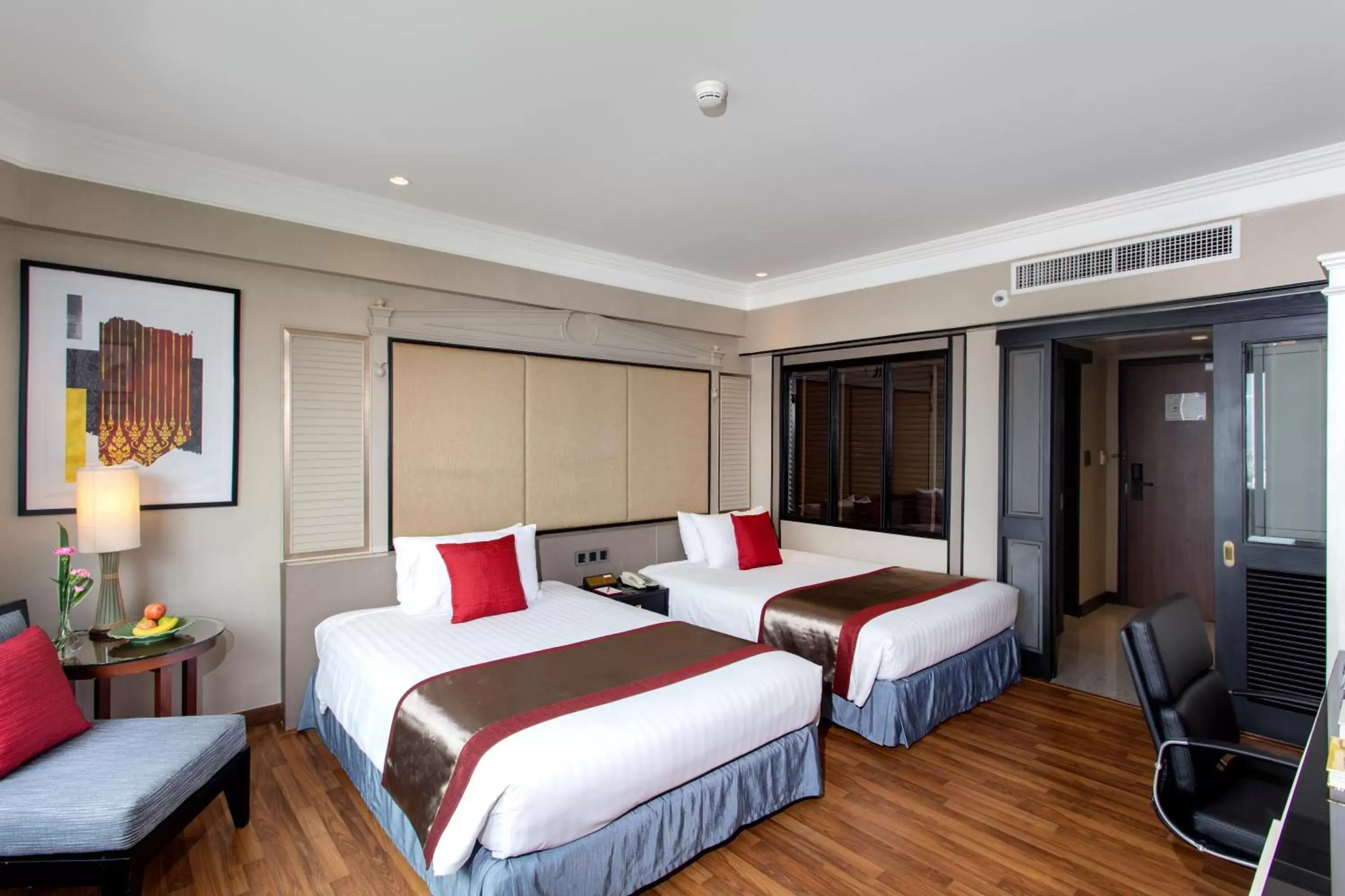 Deluxe Twin Room with Pool View in Ramada Plaza by Wyndham Bangkok Menam Riverside