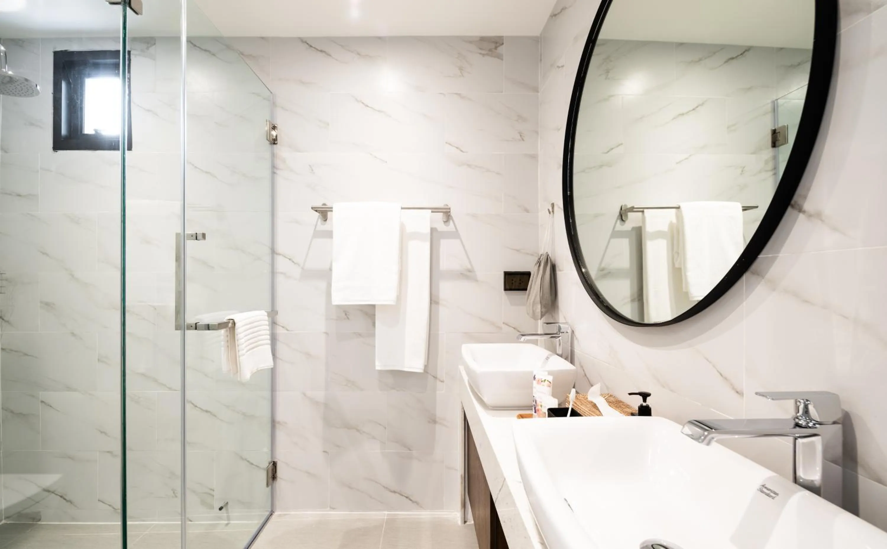 Shower in Warm Window Silom